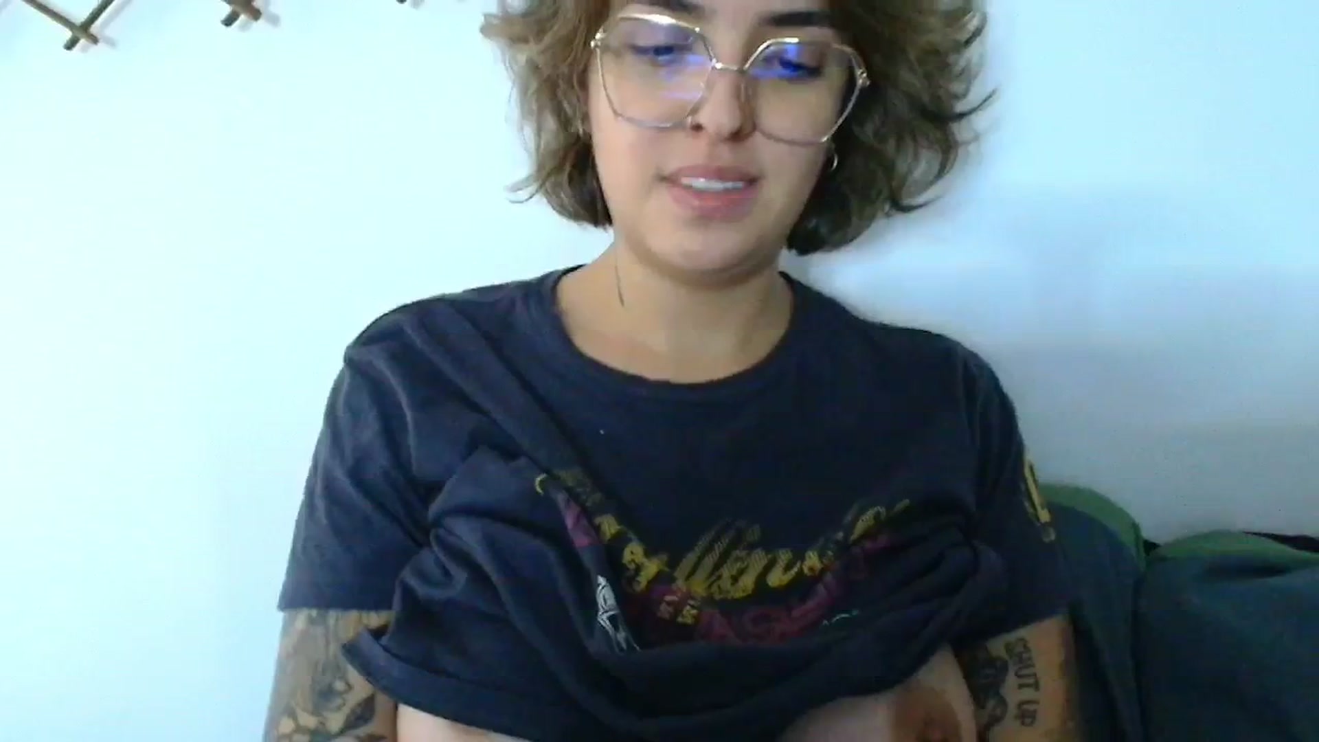 Gallery image thumbnail from QueensNYC's myfreecams stream on, 12/10/2024, 19:28 image 3 of 20