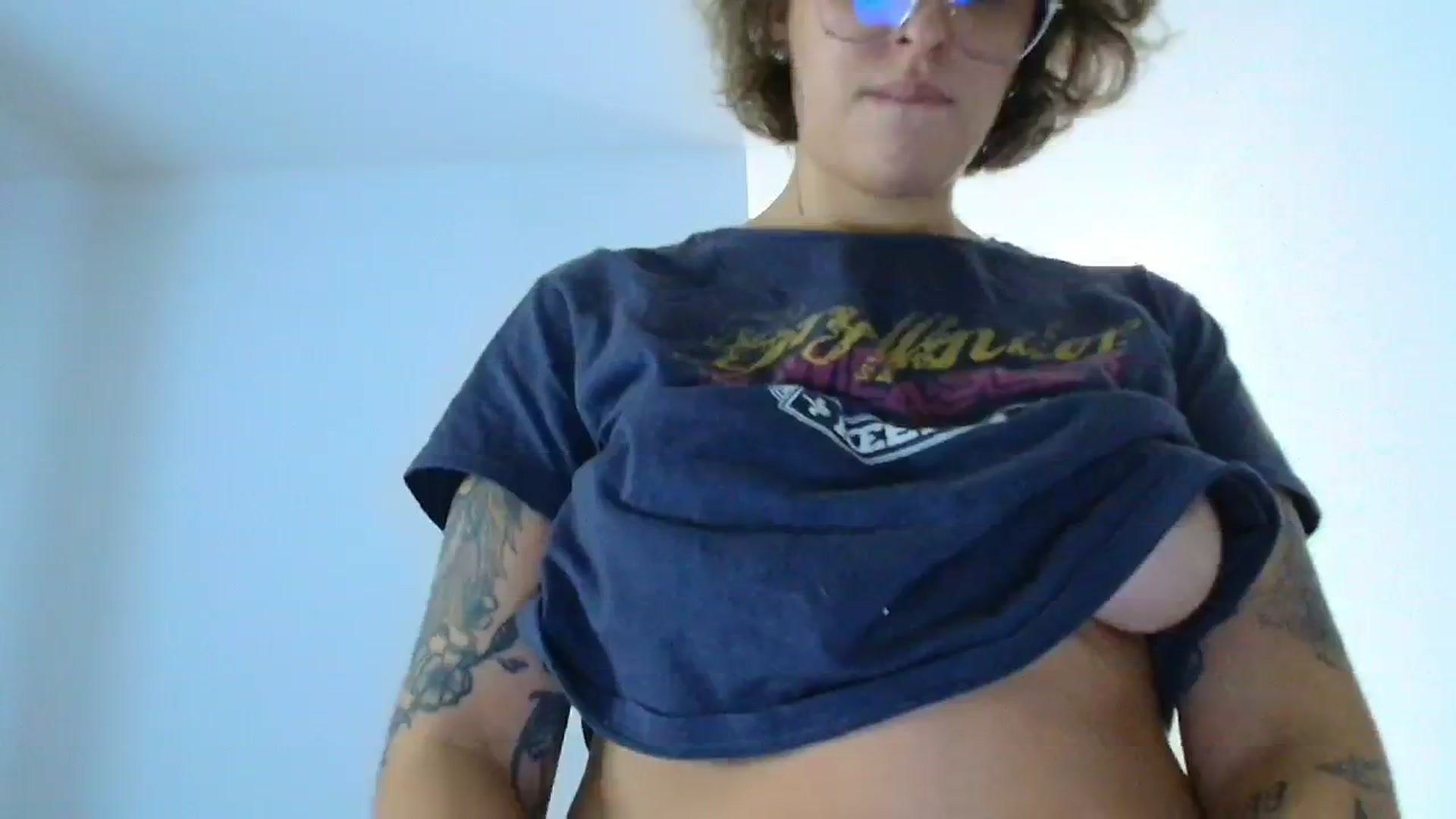 Gallery image thumbnail from QueensNYC's myfreecams stream on, 12/10/2024, 19:28 image 10 of 20