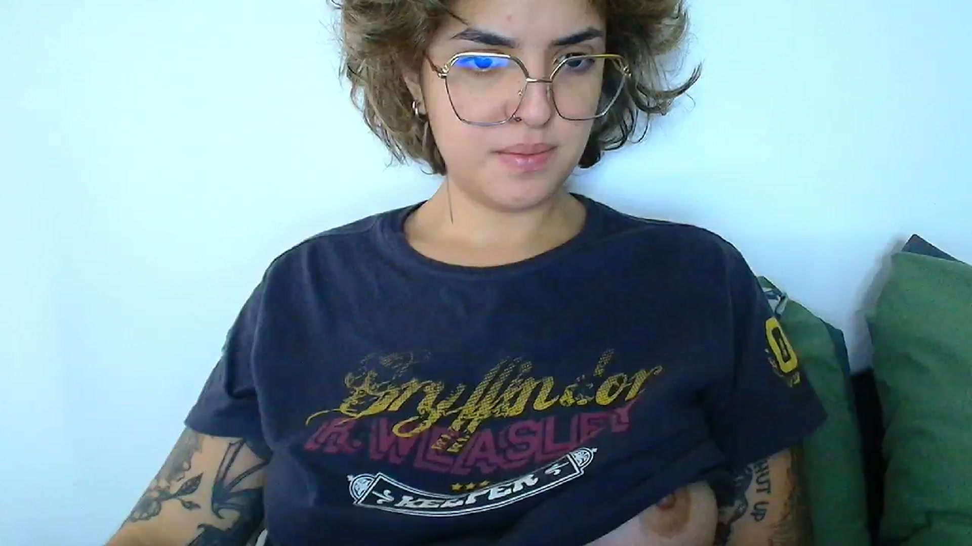 Gallery image thumbnail from QueensNYC's myfreecams stream on, 12/16/2024, 16:51 image 7 of 20