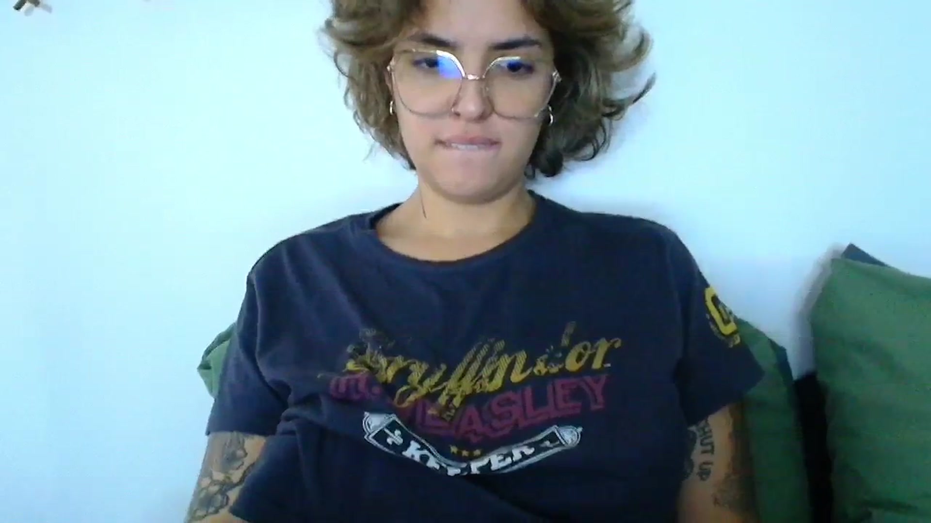 Gallery image thumbnail from QueensNYC's myfreecams stream on, 12/16/2024, 16:51 image 13 of 20