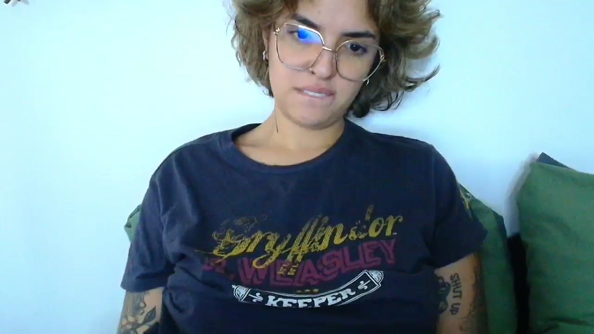Gallery image thumbnail from QueensNYC's myfreecams stream on, 12/16/2024, 16:51 image 14 of 20