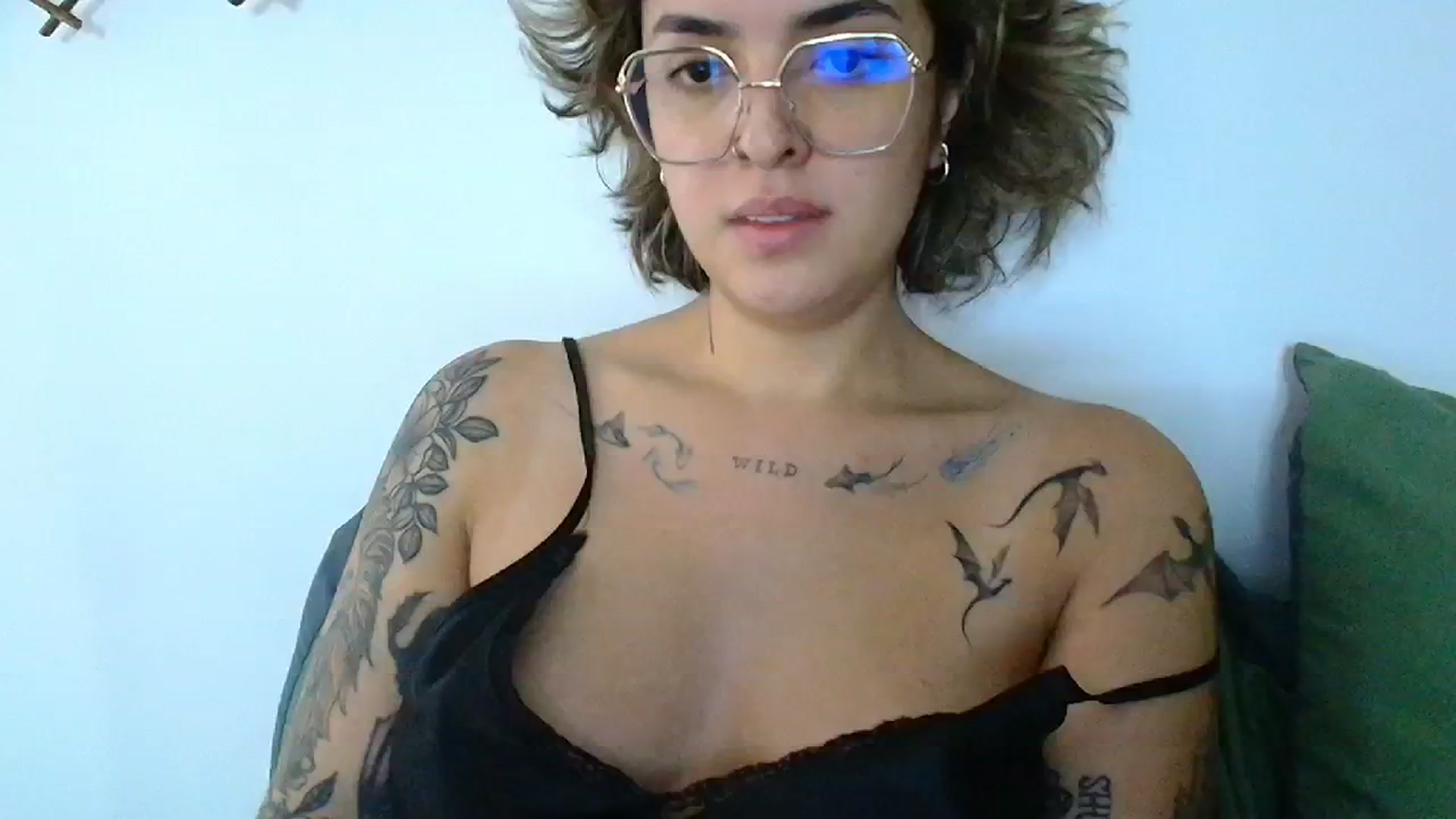 Gallery image thumbnail from QueensNYC's myfreecams stream on, 12/19/2024, 16:47 image 18 of 20