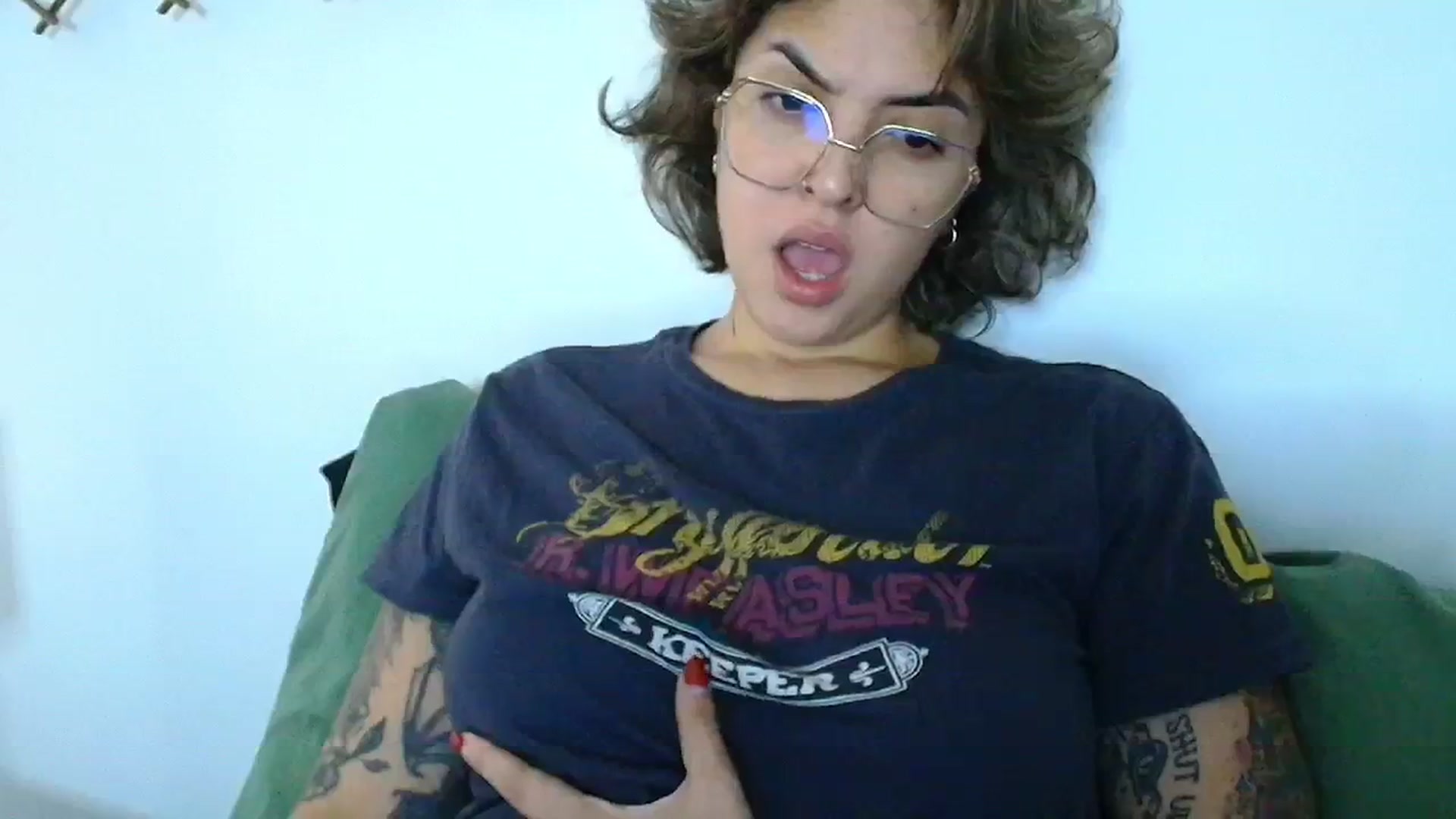 Gallery image thumbnail from QueensNYC's myfreecams stream on, 12/26/2024, 16:31 image 5 of 20