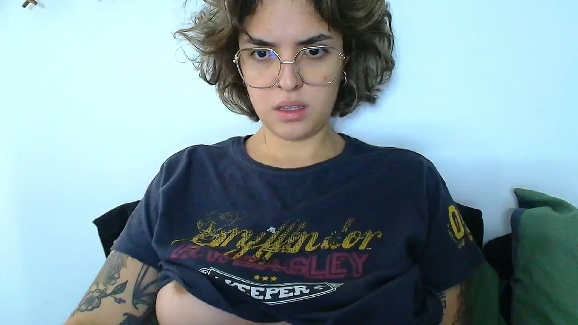 Gallery image thumbnail from QueensNYC's myfreecams stream on, 12/26/2024, 17:23 image 11 of 20