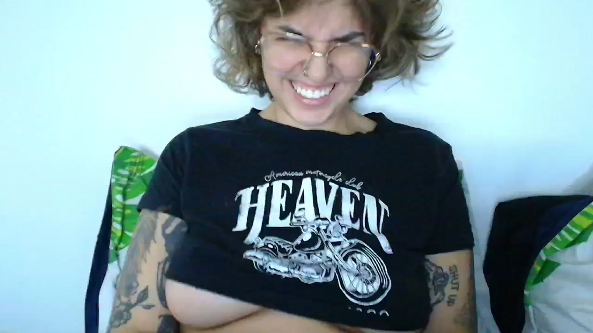 Gallery image thumbnail from QueensNYC's myfreecams stream on, 01/20/2025, 16:52 image 13 of 20