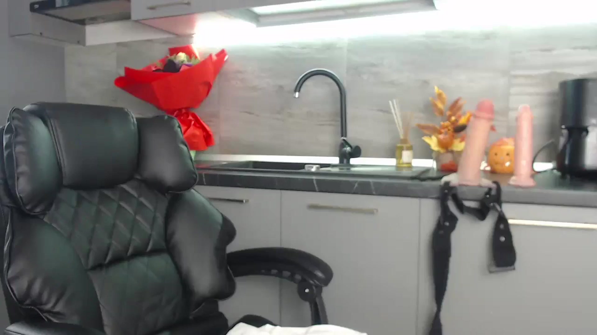 Gallery image thumbnail from Queenzoora's myfreecams stream on, 10/24/2025, 07:48 image 17 of 20