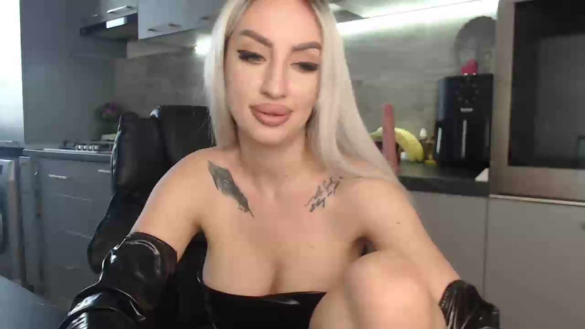 Gallery image thumbnail from Queenzoora's myfreecams stream on, 05/16/2026, 17:21 image 1 of 20