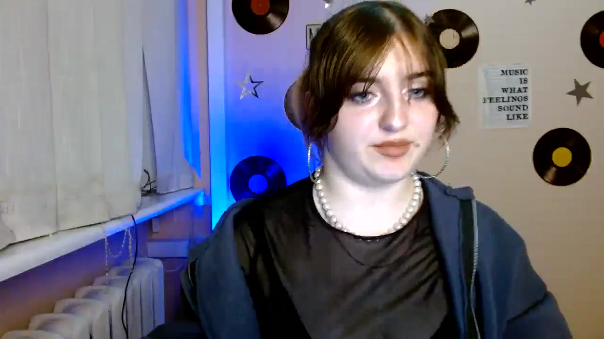 Gallery image thumbnail from QuinOfLove's myfreecams stream on, 11/27/2025, 19:56 image 19 of 20