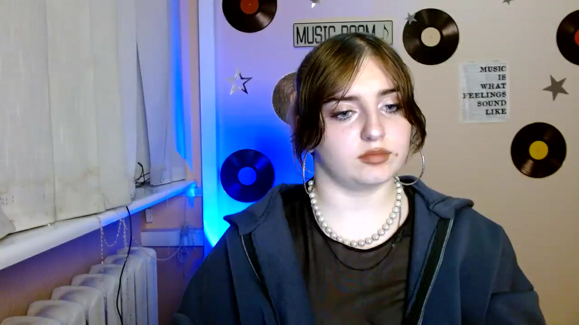 Gallery image thumbnail from QuinOfLove's myfreecams stream on, 11/27/2025, 19:56 image 16 of 20