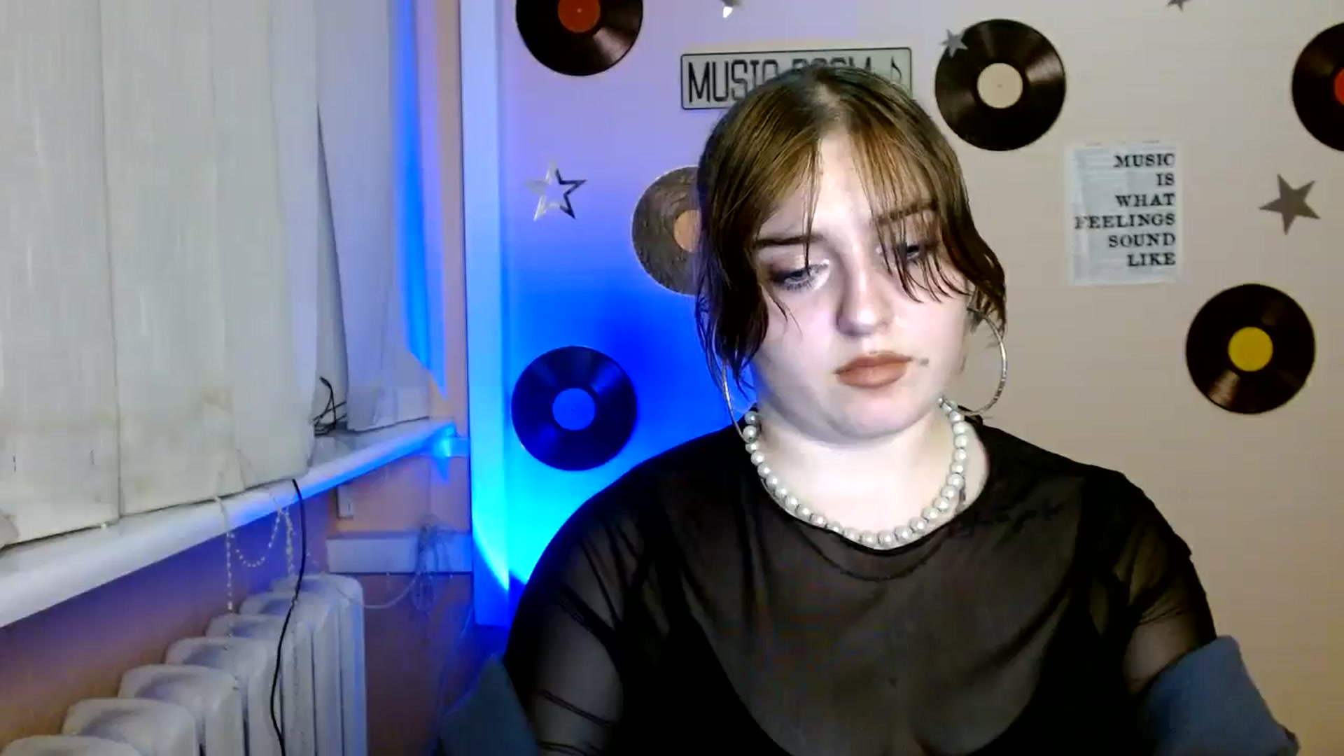 Gallery image thumbnail from QuinOfLove's myfreecams stream on, 11/27/2025, 19:56 image 12 of 20