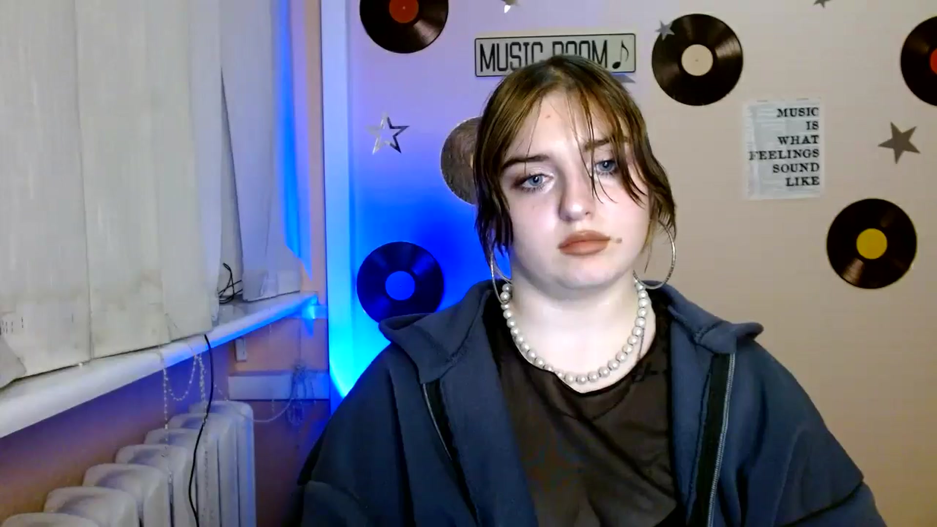 Gallery image thumbnail from QuinOfLove's myfreecams stream on, 11/27/2025, 19:56 image 14 of 20