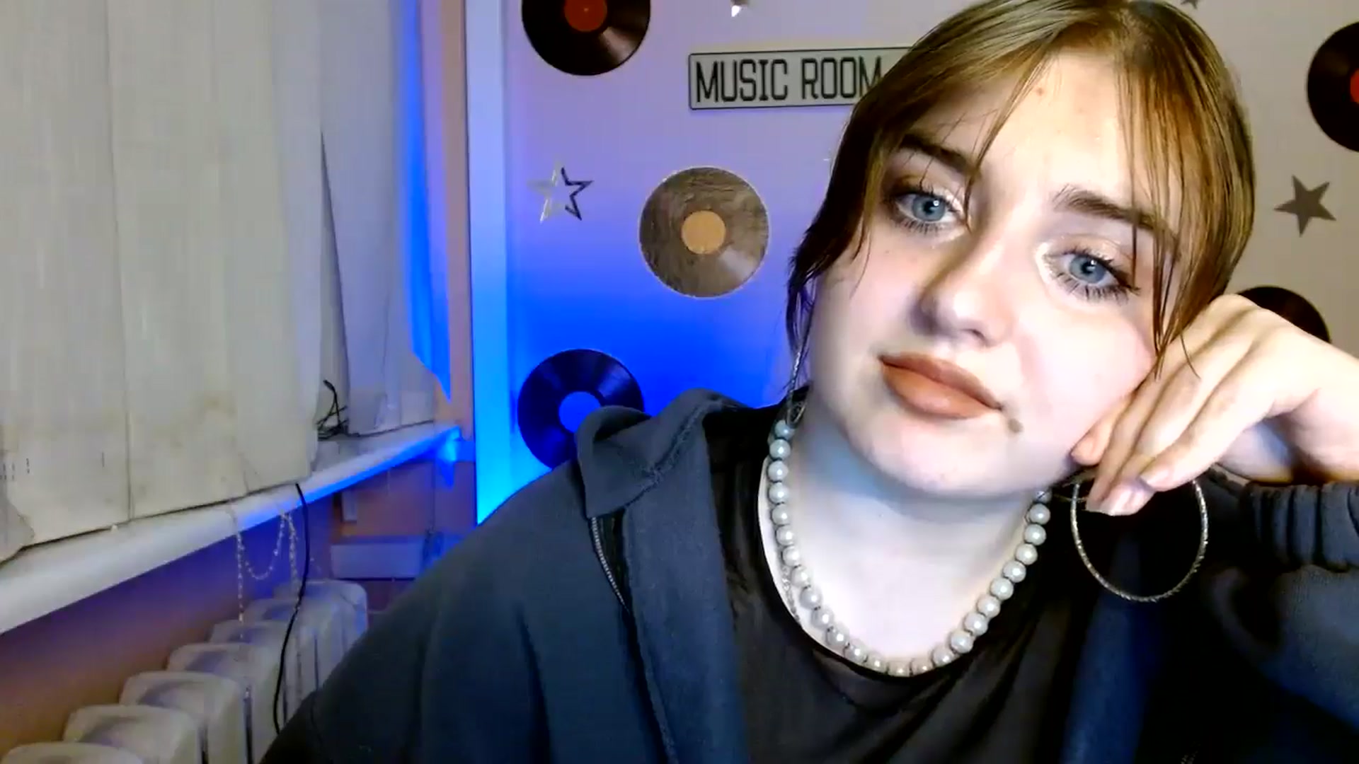 Gallery image thumbnail from QuinOfLove's myfreecams stream on, 11/27/2025, 19:56 image 10 of 20