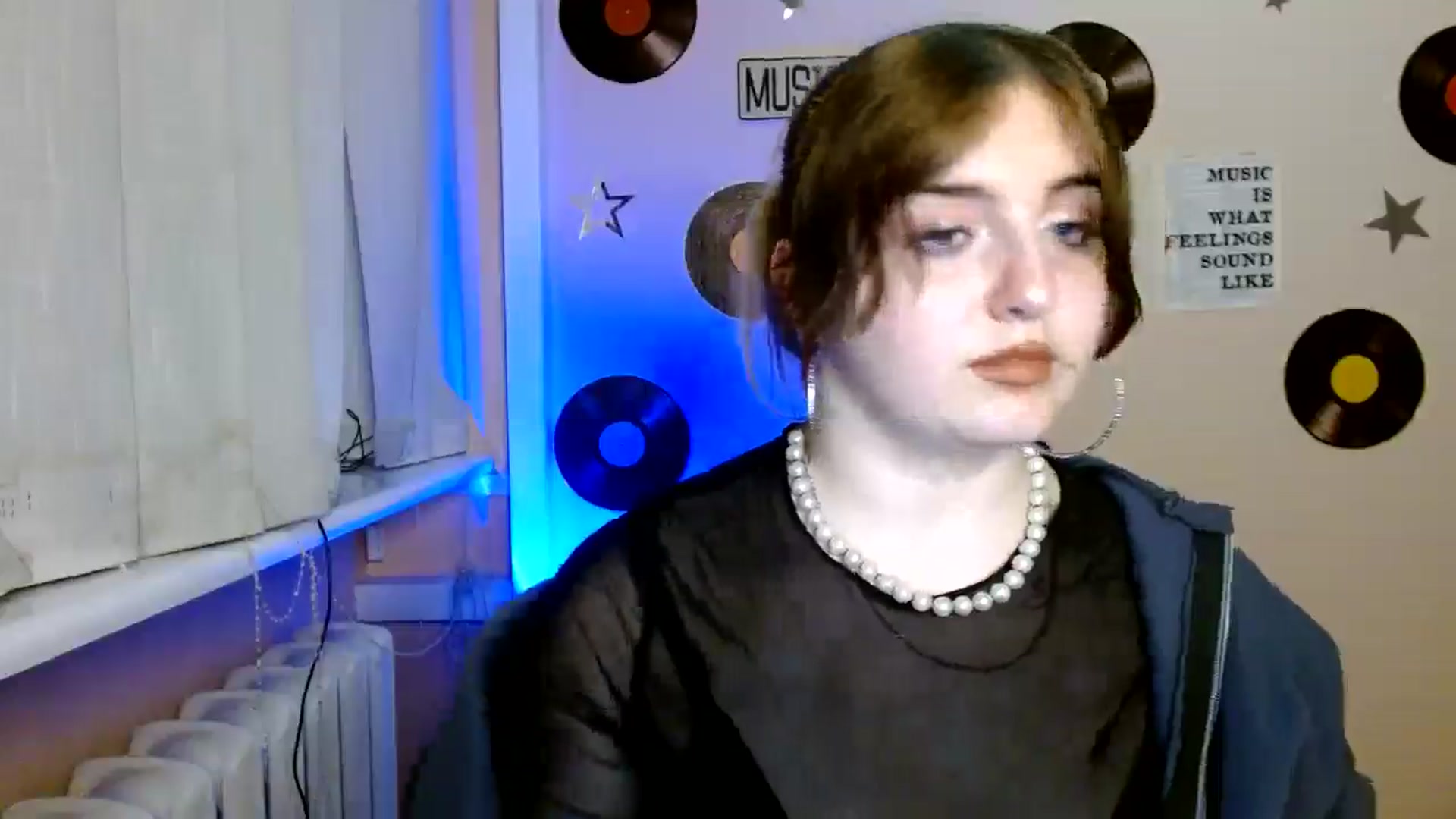 Gallery image thumbnail from QuinOfLove's myfreecams stream on, 11/27/2025, 19:56 image 18 of 20