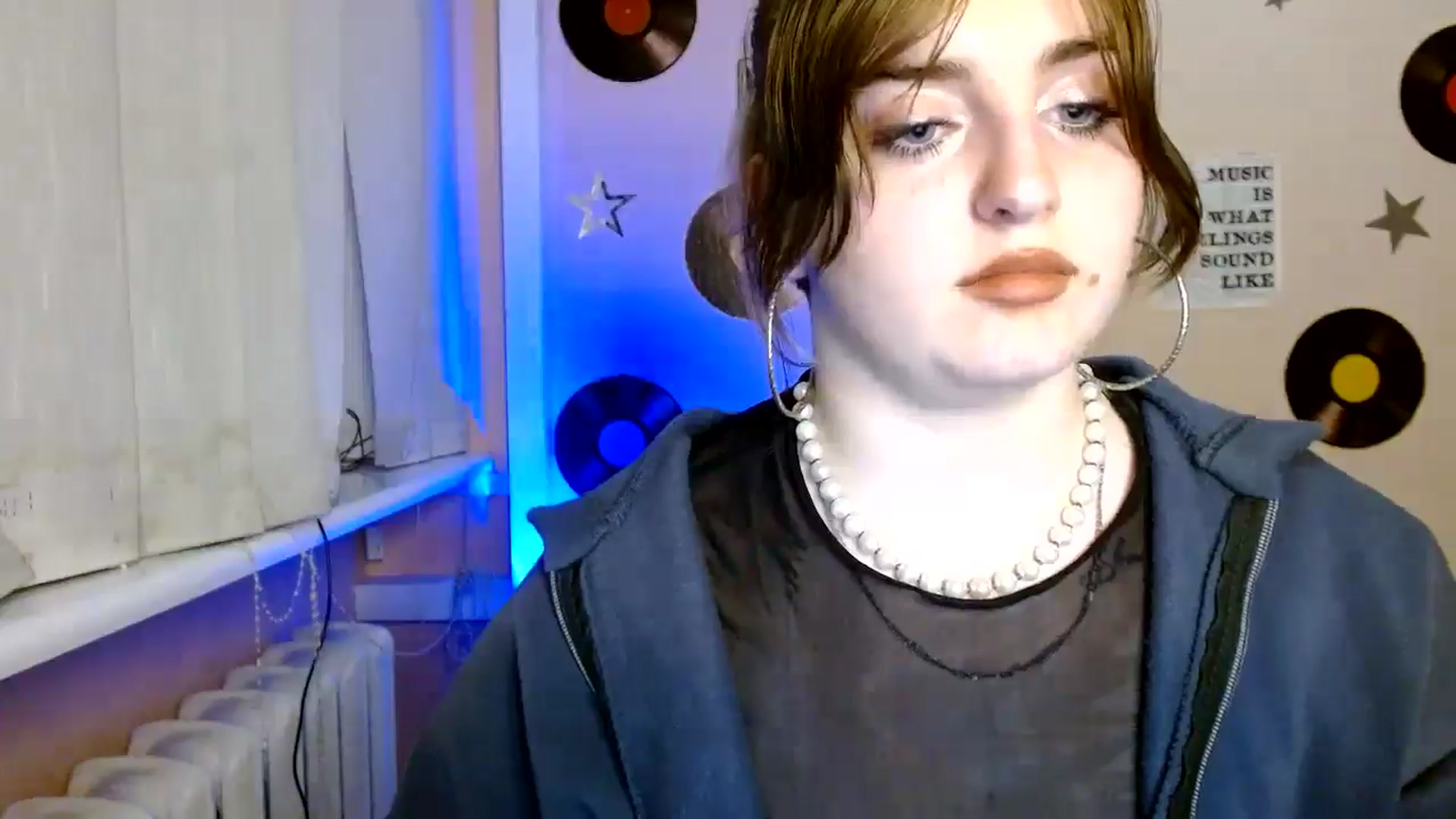 Gallery image thumbnail from QuinOfLove's myfreecams stream on, 11/27/2025, 19:56 image 17 of 20