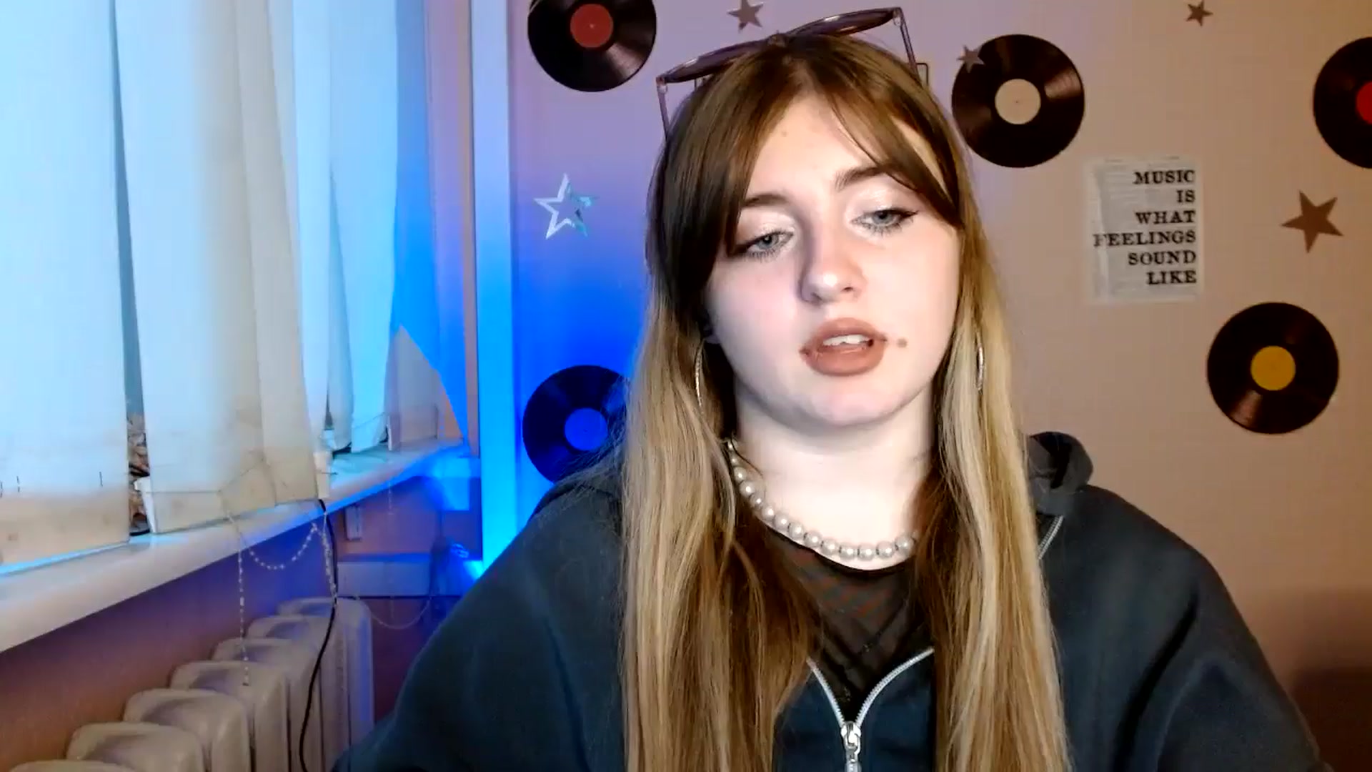 Gallery image thumbnail from QuinOfLove's myfreecams stream on, 11/28/2025, 14:08 image 15 of 20