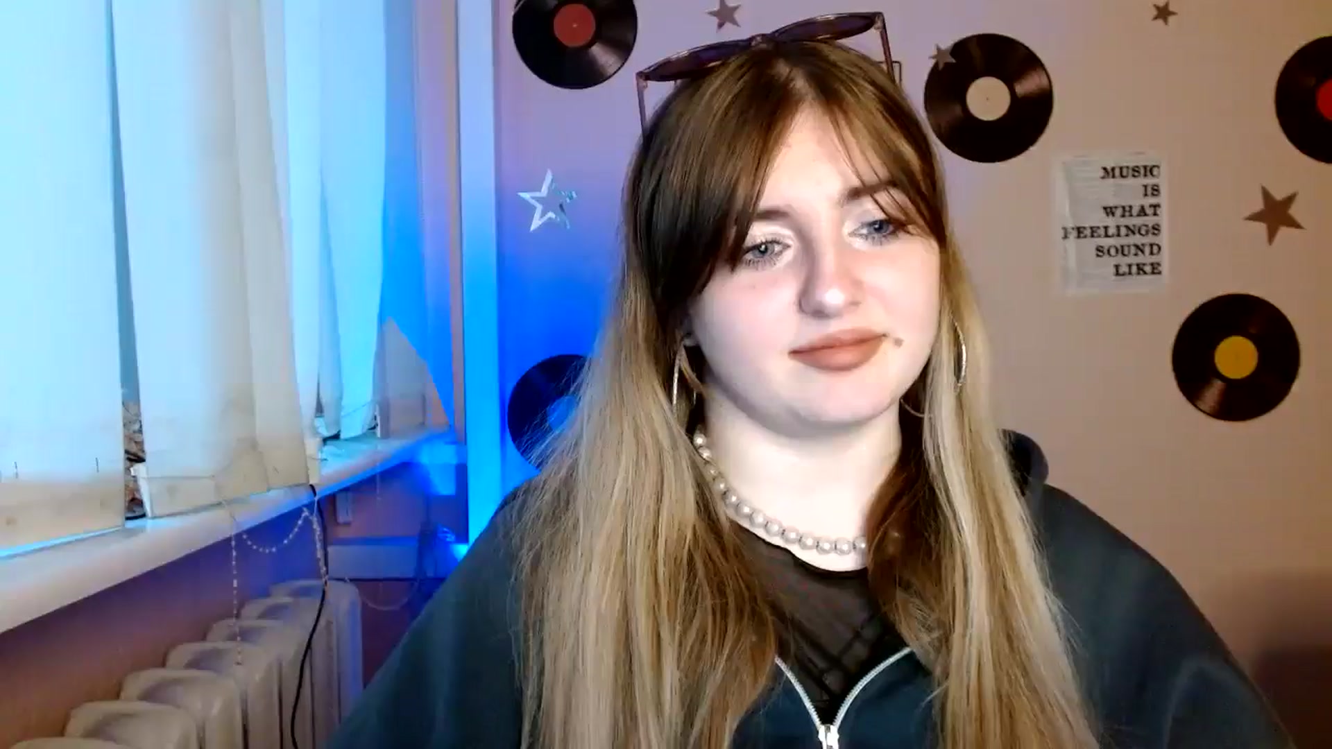 Gallery image thumbnail from QuinOfLove's myfreecams stream on, 11/28/2025, 14:08 image 14 of 20