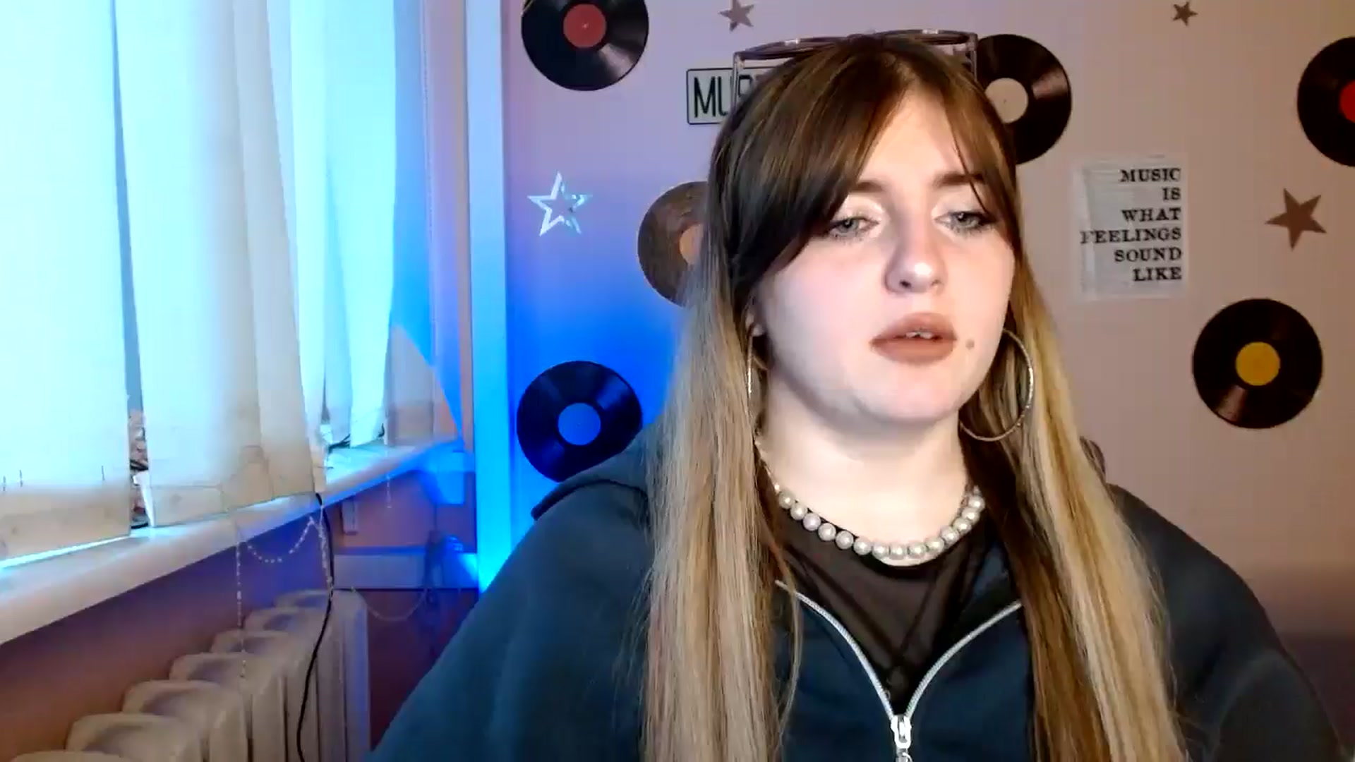 Gallery image thumbnail from QuinOfLove's myfreecams stream on, 11/28/2025, 14:08 image 6 of 20
