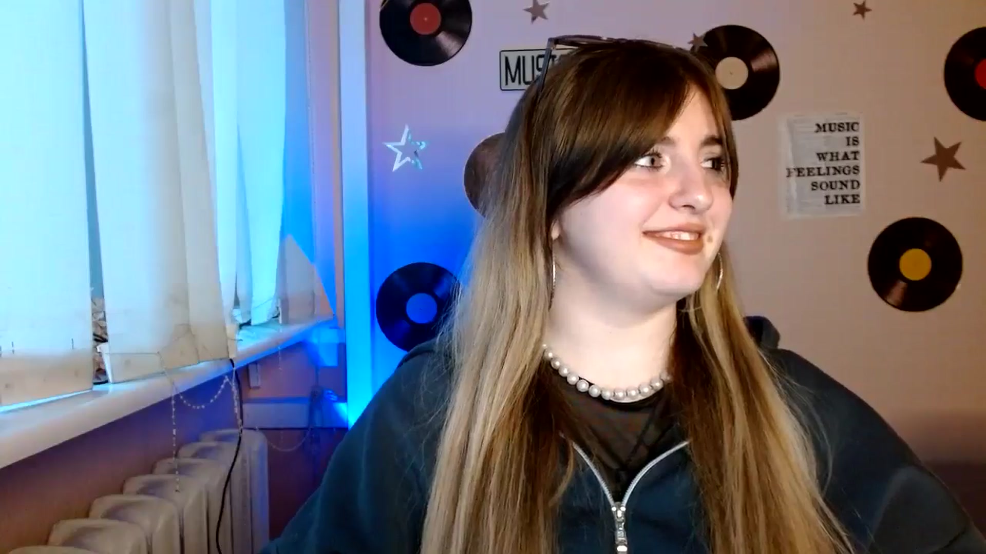 Gallery image thumbnail from QuinOfLove's myfreecams stream on, 11/28/2025, 14:08 image 10 of 20