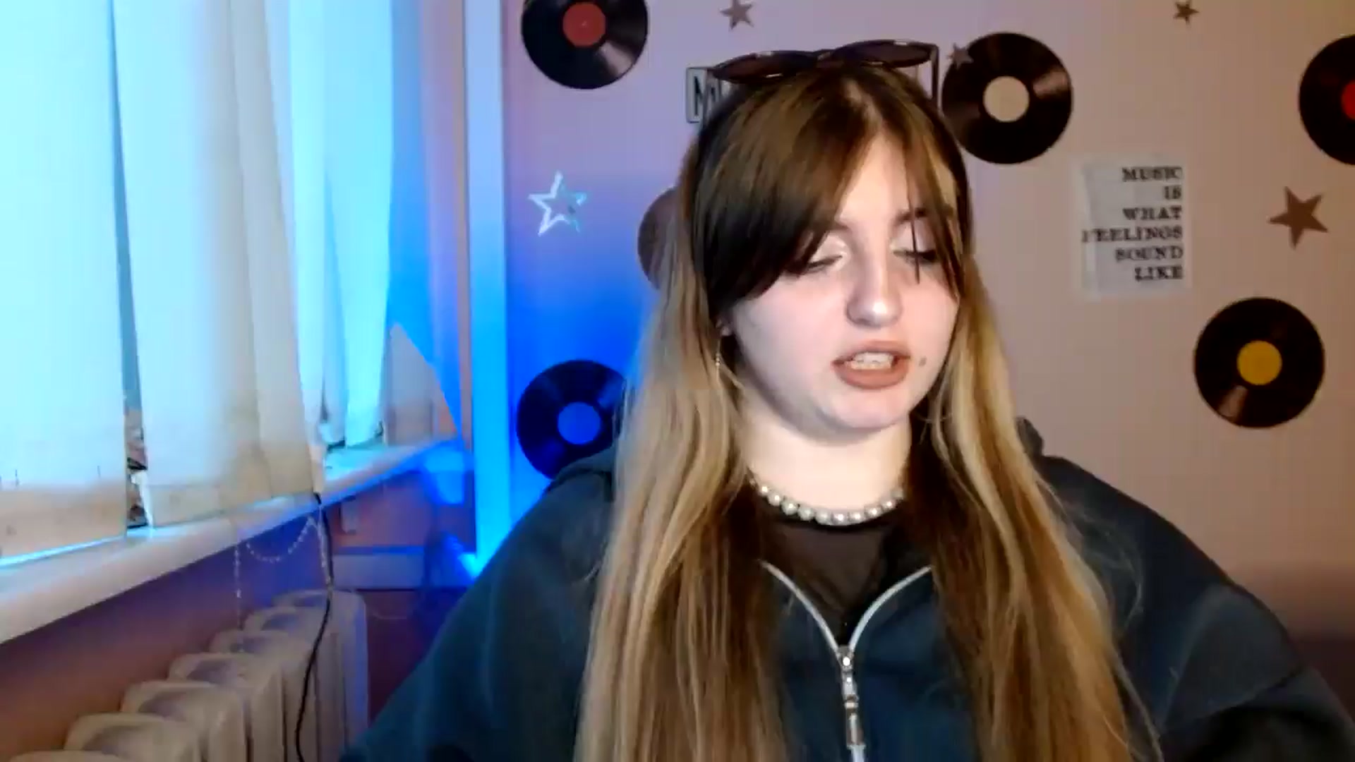 Gallery image thumbnail from QuinOfLove's myfreecams stream on, 11/28/2025, 14:08 image 9 of 20