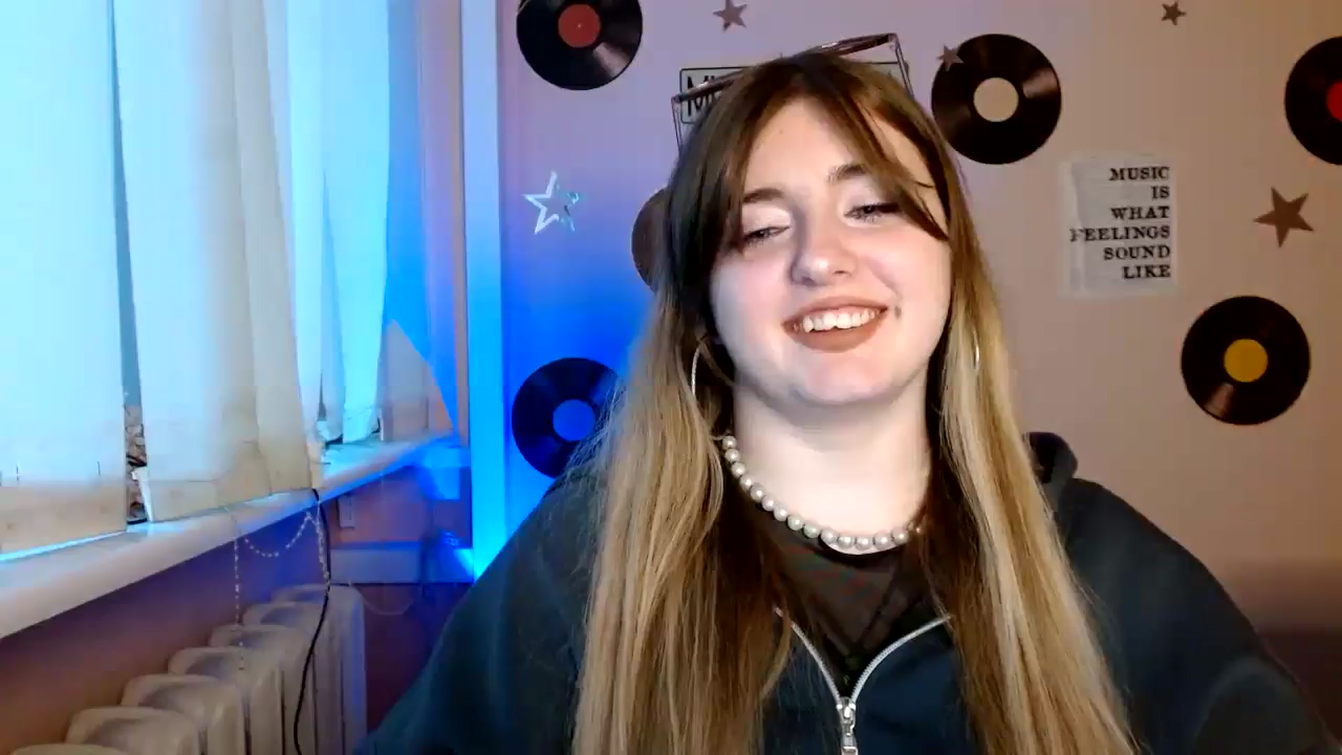 Gallery image thumbnail from QuinOfLove's myfreecams stream on, 11/28/2025, 14:08 image 11 of 20