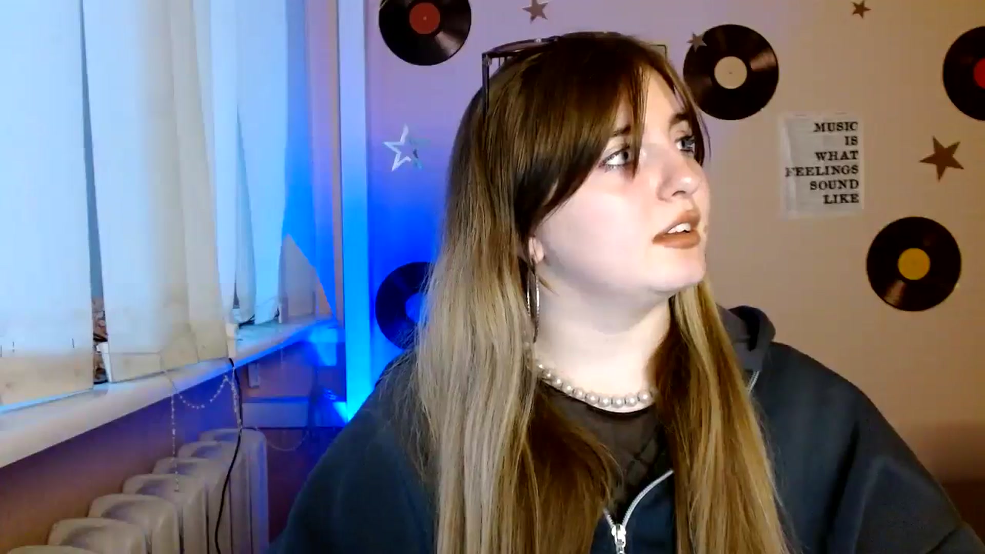 Gallery image thumbnail from QuinOfLove's myfreecams stream on, 11/28/2025, 14:08 image 16 of 20