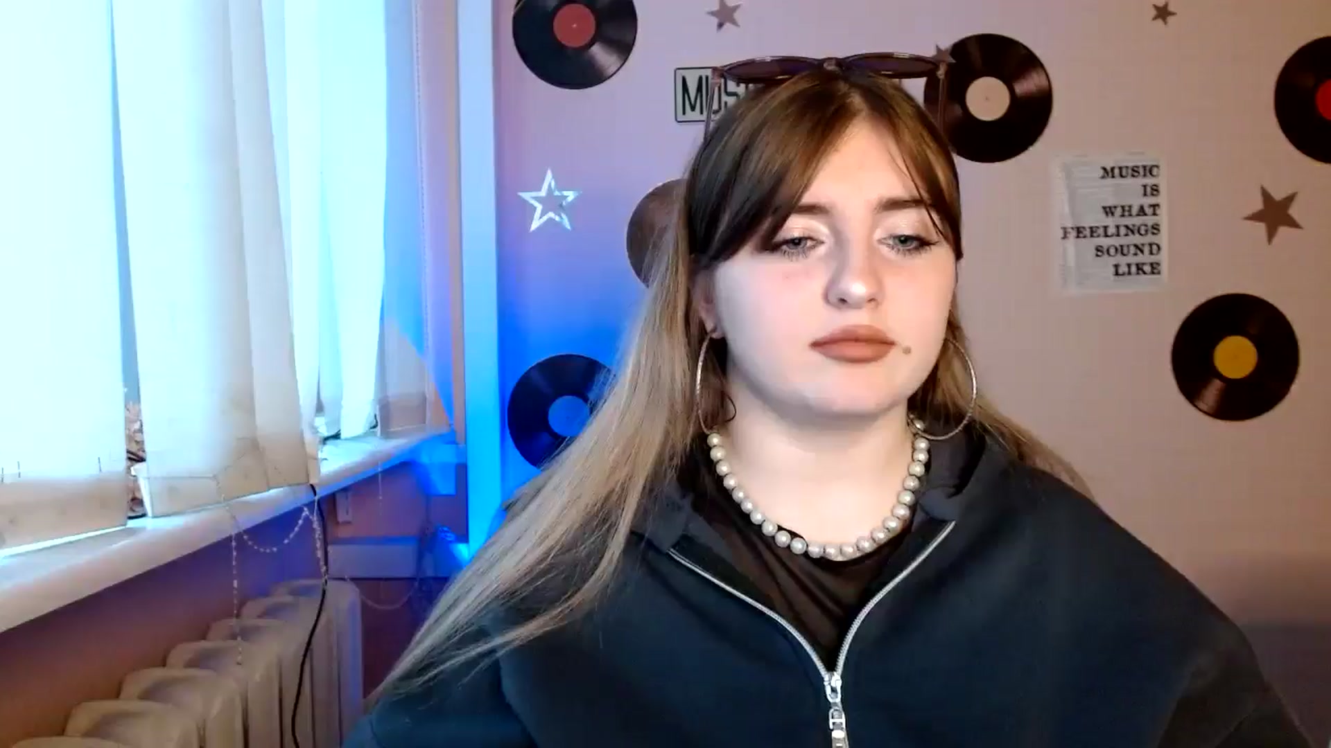 Gallery image thumbnail from QuinOfLove's myfreecams stream on, 11/28/2025, 14:08 image 1 of 20