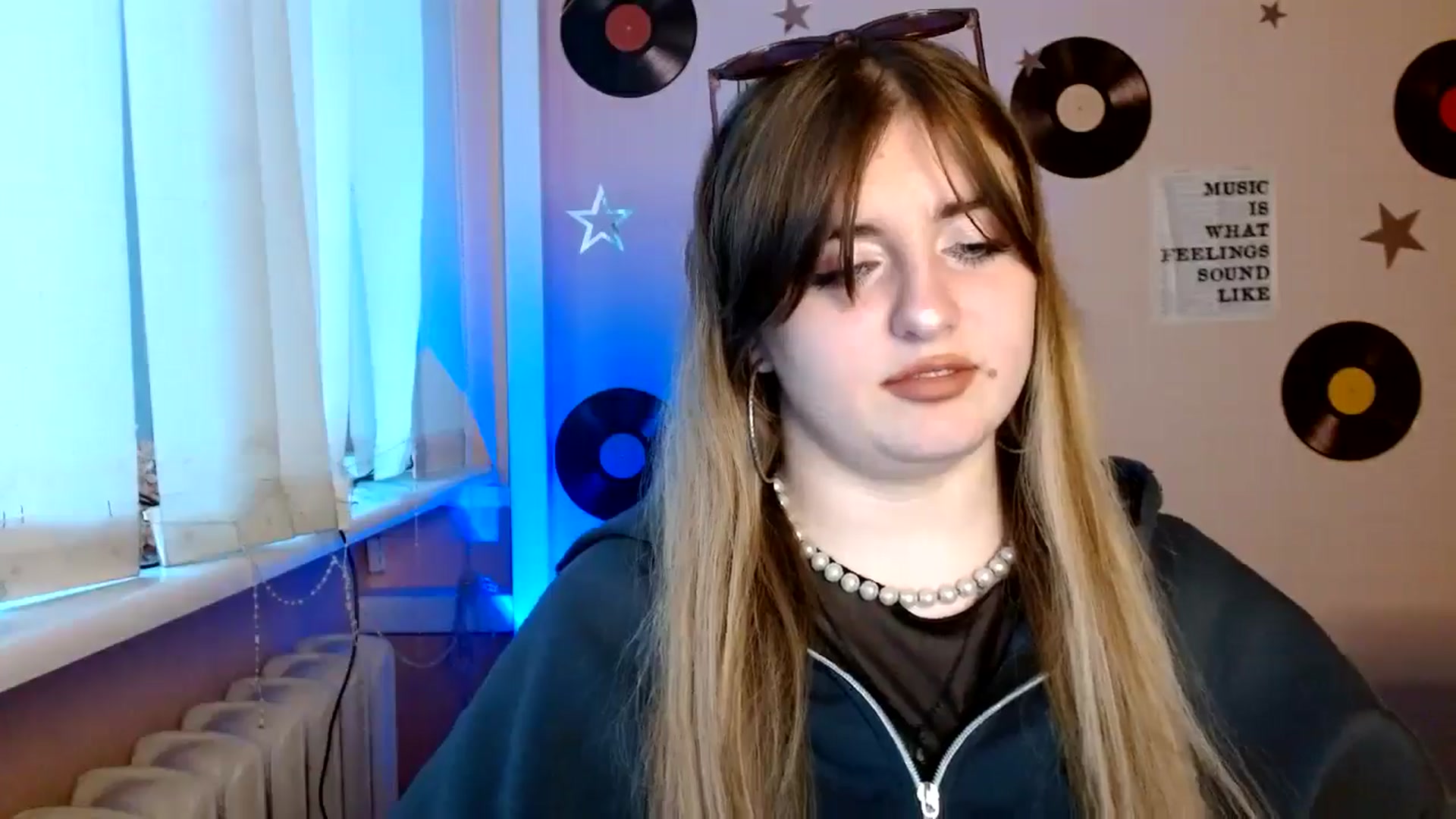 Gallery image thumbnail from QuinOfLove's myfreecams stream on, 11/28/2025, 14:08 image 7 of 20