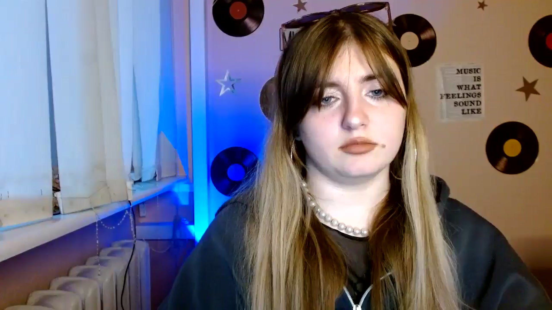 Gallery image thumbnail from QuinOfLove's myfreecams stream on, 11/28/2025, 14:08 image 19 of 20