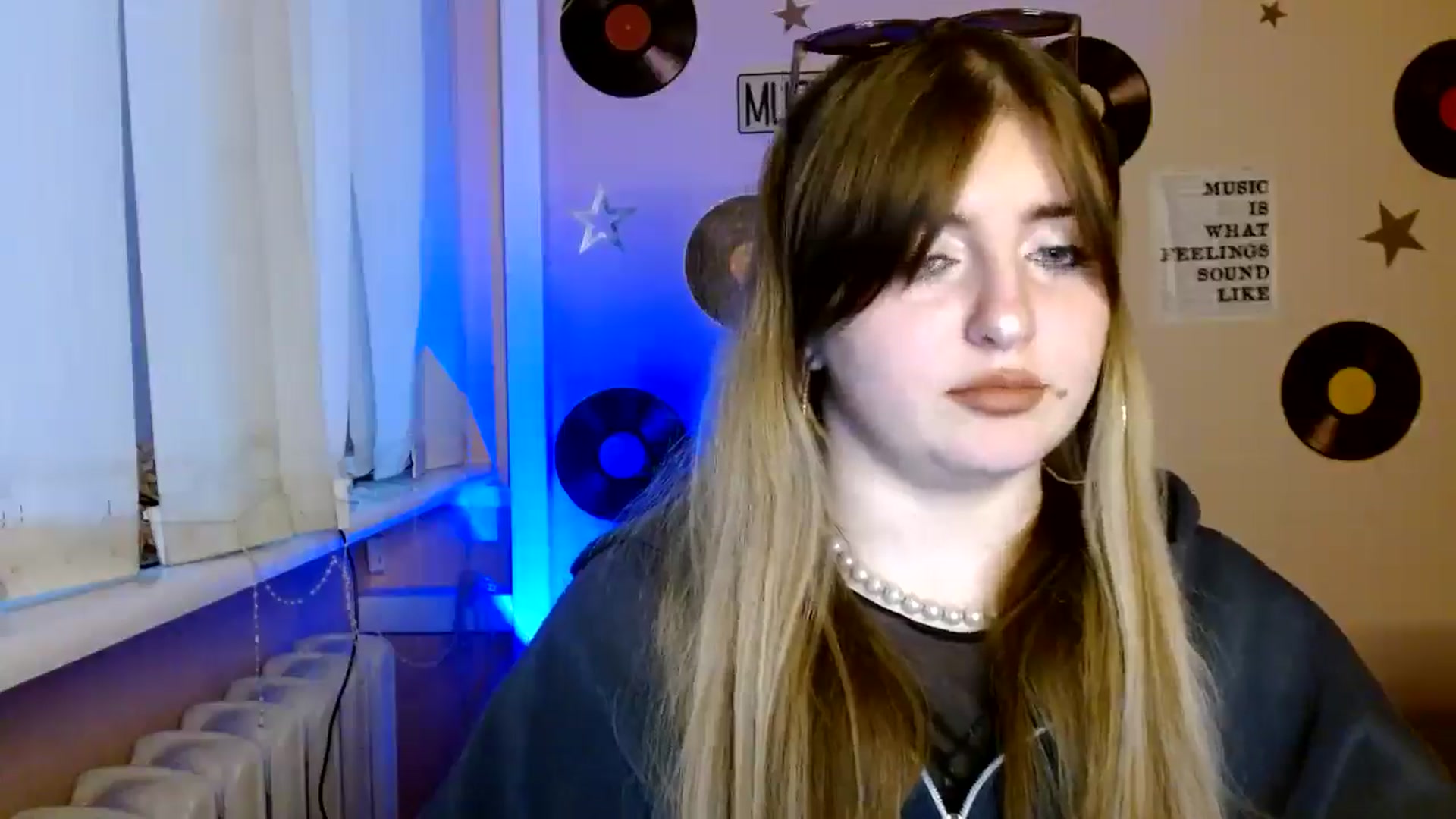 Gallery image thumbnail from QuinOfLove's myfreecams stream on, 11/28/2025, 14:08 image 20 of 20