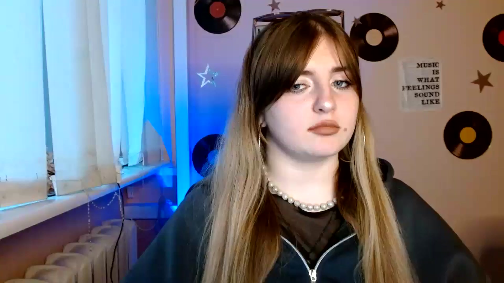 Gallery image thumbnail from QuinOfLove's myfreecams stream on, 11/28/2025, 14:08 image 12 of 20