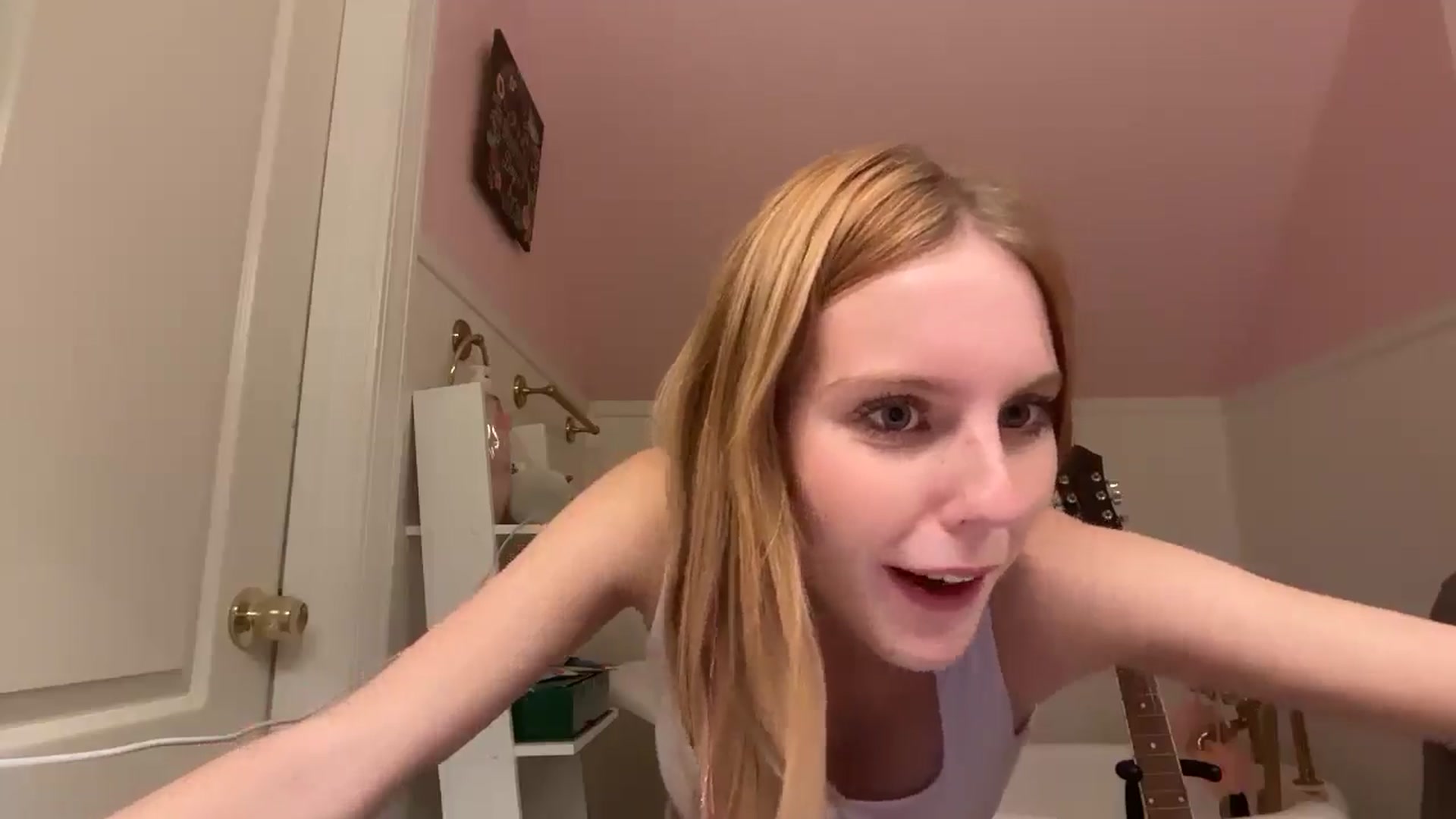 Gallery image thumbnail from QuinnBlighe's myfreecams stream on, 10/12/2025, 15:35 image 7 of 20