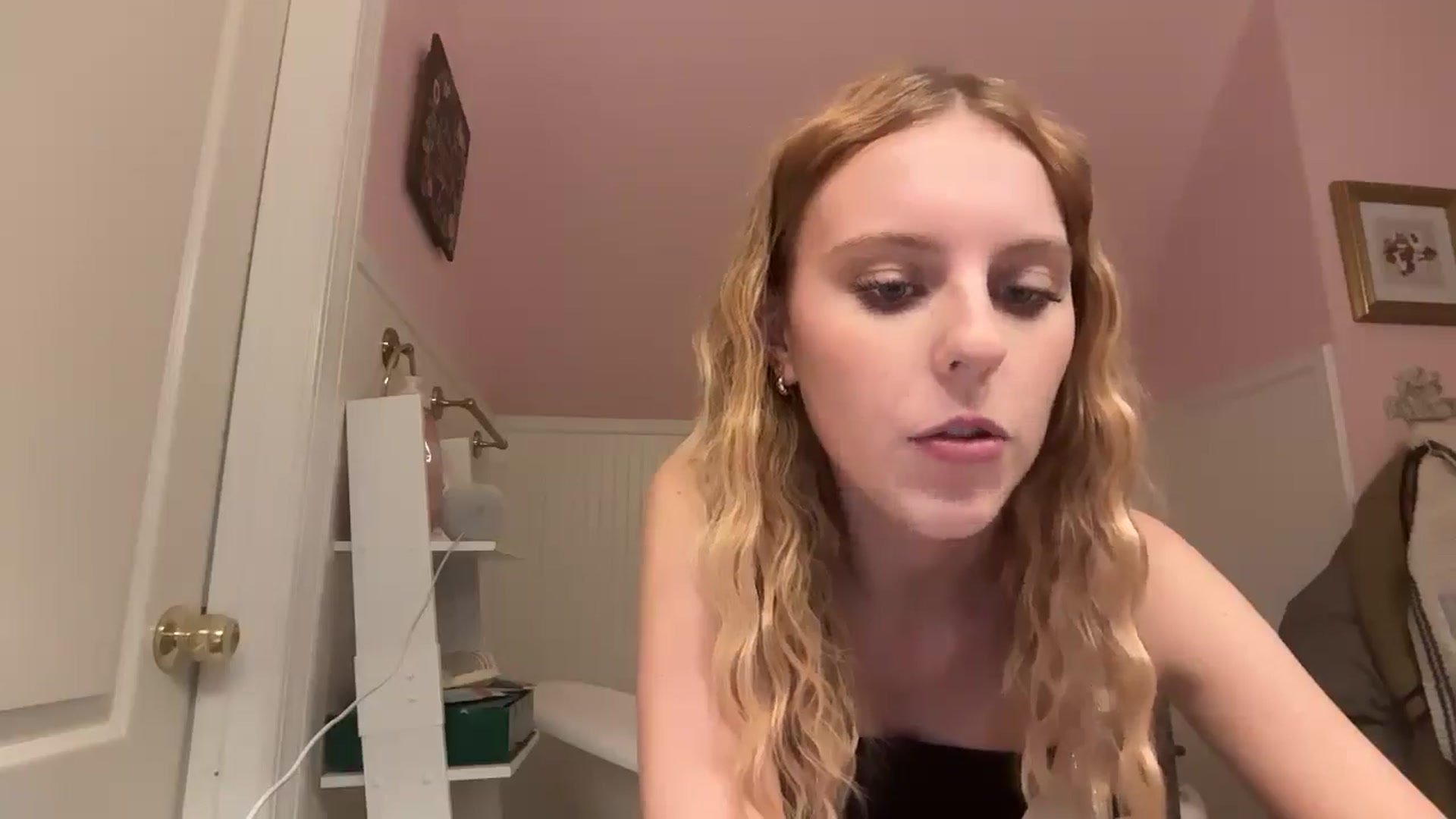 Gallery image thumbnail from QuinnBlighe's myfreecams stream on, 10/13/2025, 09:47 image 10 of 20