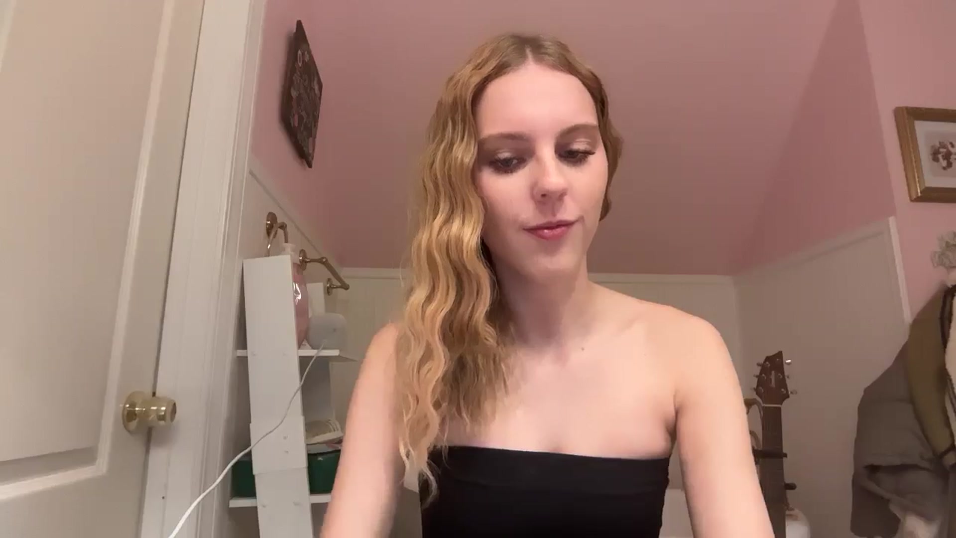 Gallery image thumbnail from QuinnBlighe's myfreecams stream on, 10/13/2025, 09:47 image 2 of 20