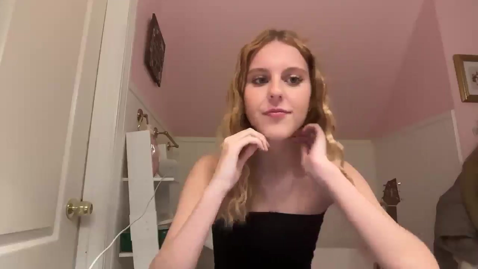 Gallery image thumbnail from QuinnBlighe's myfreecams stream on, 10/13/2025, 09:47 image 4 of 20
