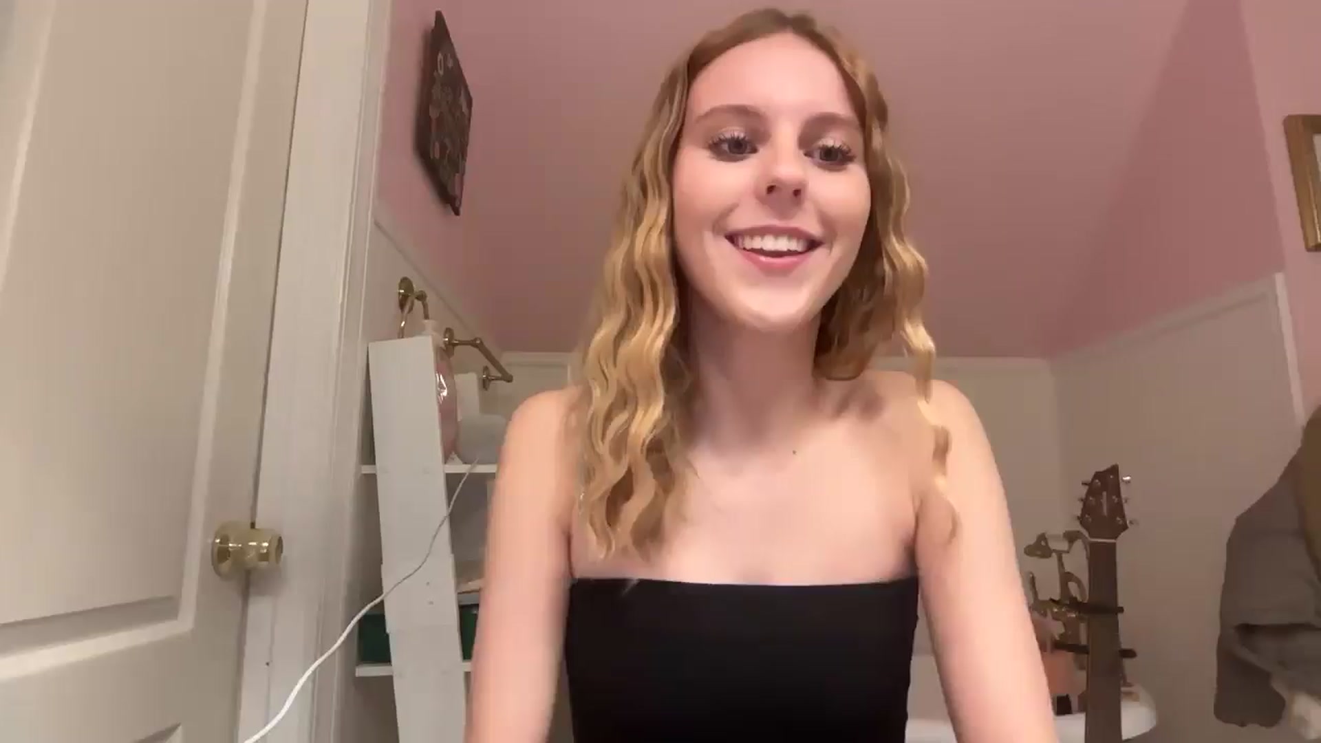 Gallery image thumbnail from QuinnBlighe's myfreecams stream on, 10/13/2025, 09:47 image 1 of 20