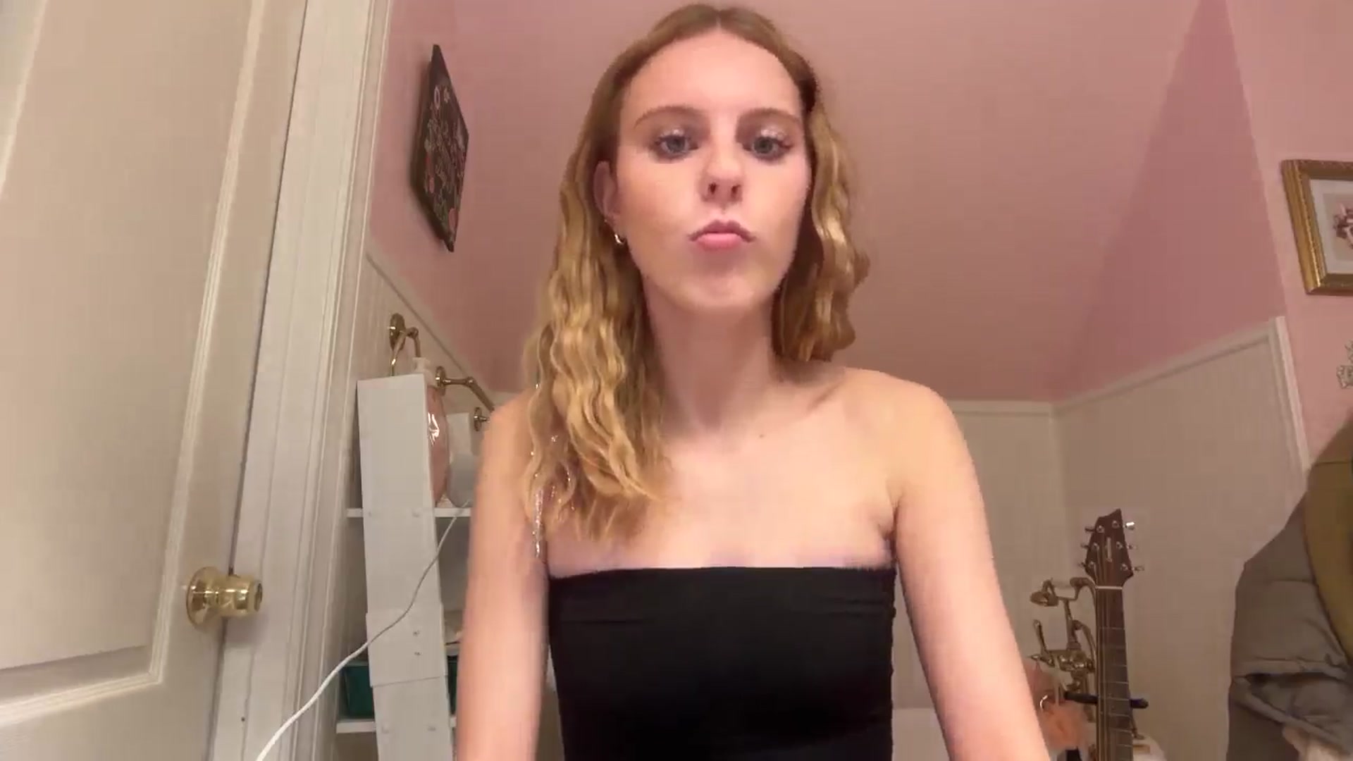Gallery image thumbnail from QuinnBlighe's myfreecams stream on, 10/13/2025, 09:47 image 5 of 20