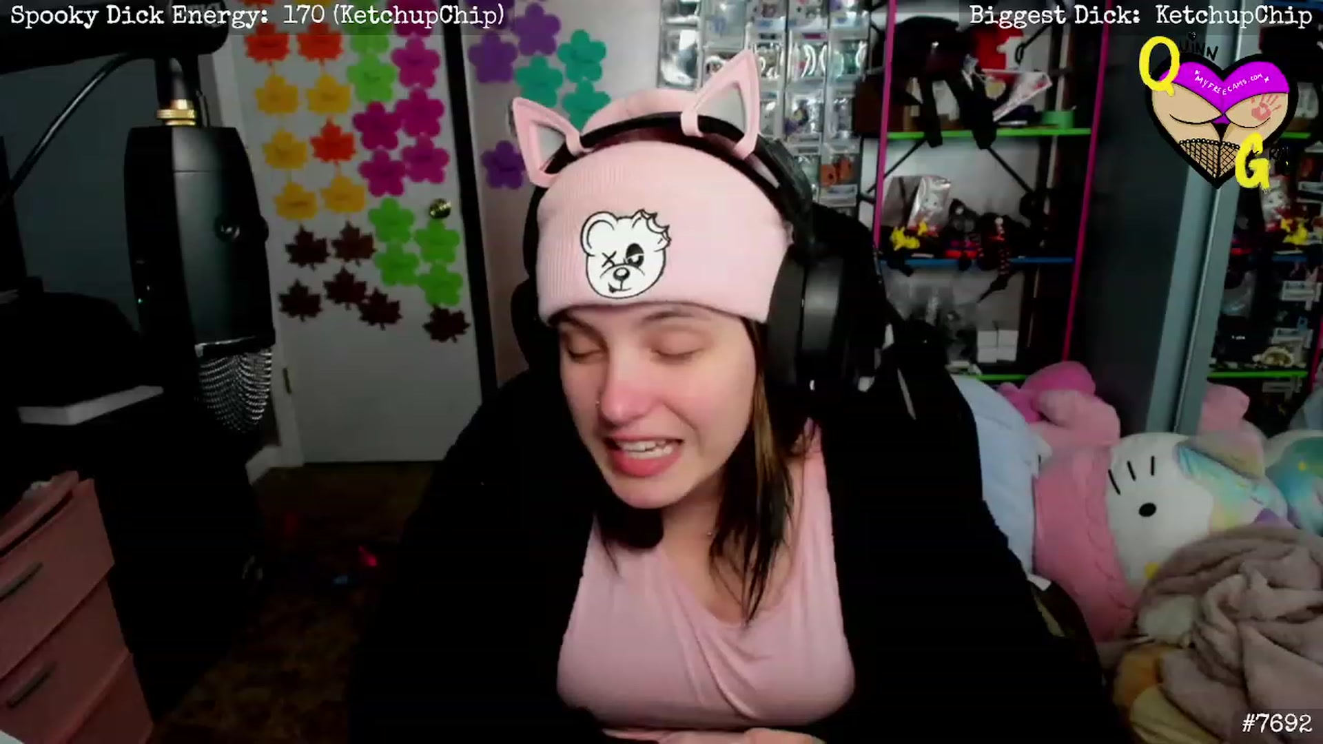 Gallery image thumbnail from QuinnGray's myfreecams stream on, 12/08/2022, 04:56 image 6 of 20