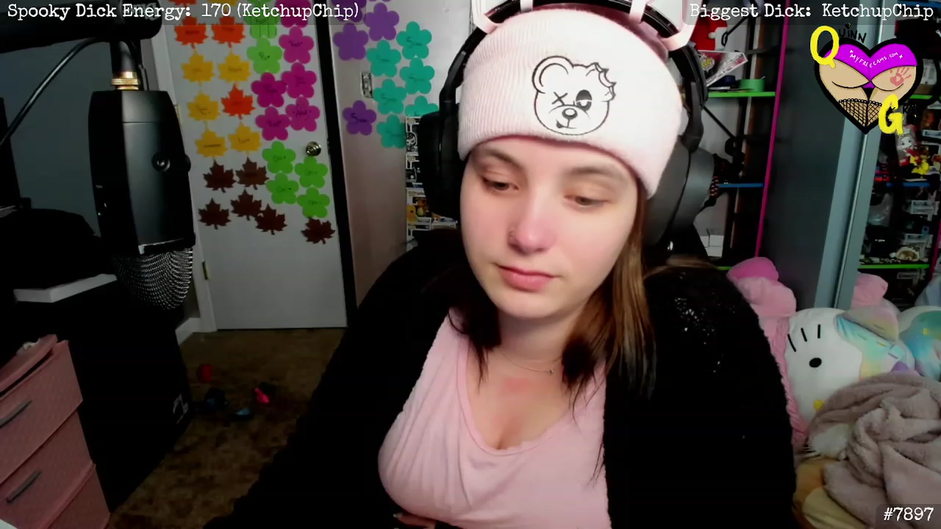 Gallery image thumbnail from QuinnGray's myfreecams stream on, 12/08/2022, 04:56 image 3 of 20