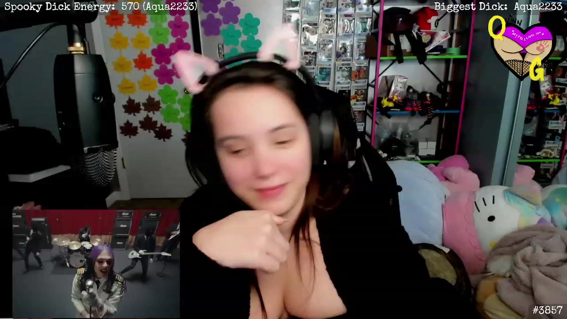 Gallery image thumbnail from QuinnGray's myfreecams stream on, 12/08/2022, 05:41 image 15 of 20