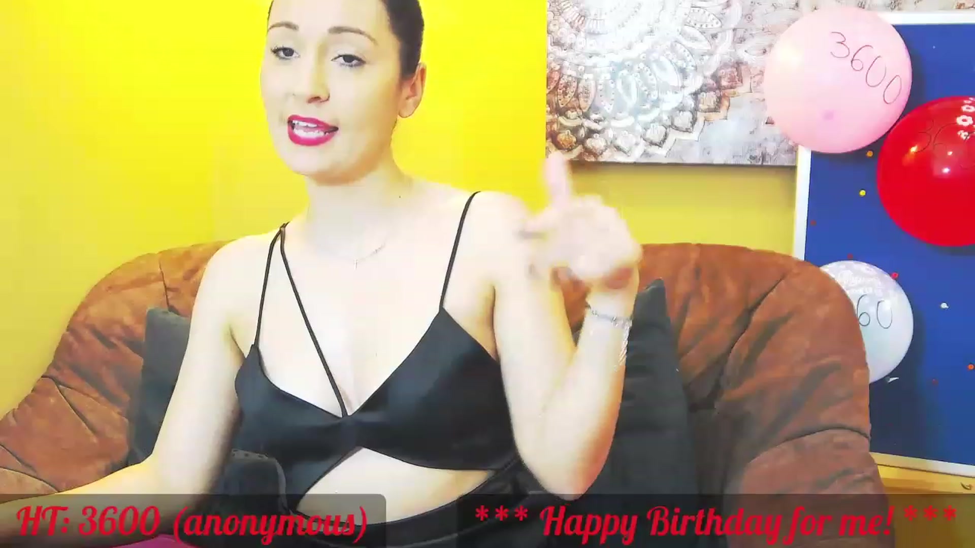 Gallery image thumbnail from QuinnieSmile's myfreecams stream on, 11/16/2022, 13:00 image 8 of 20