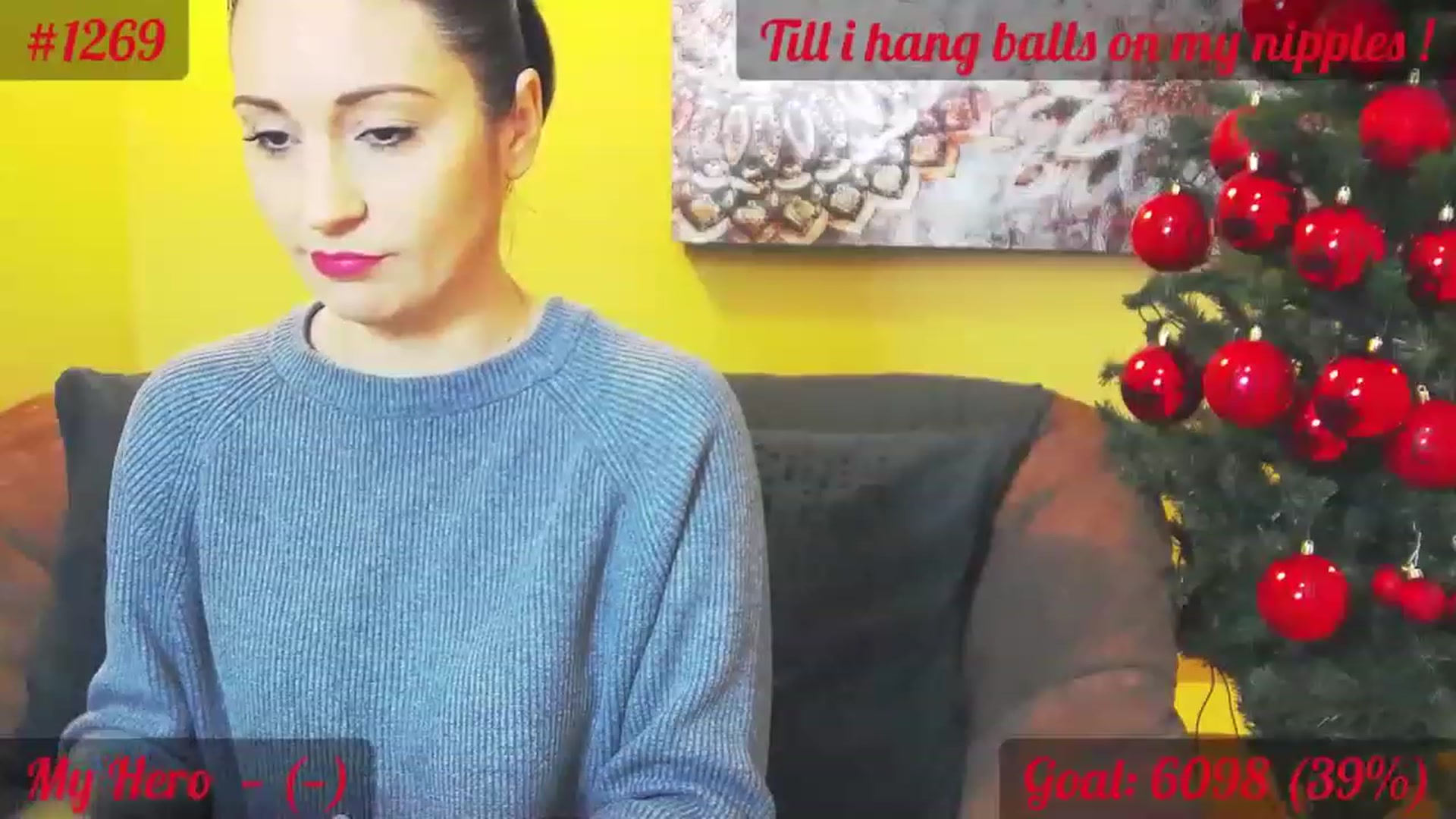 Gallery image thumbnail from QuinnieSmile's myfreecams stream on, 12/12/2022, 08:25 image 10 of 20