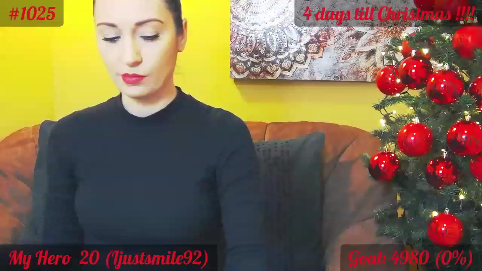 Gallery image thumbnail from QuinnieSmile's myfreecams stream on, 12/20/2022, 08:14 image 8 of 20