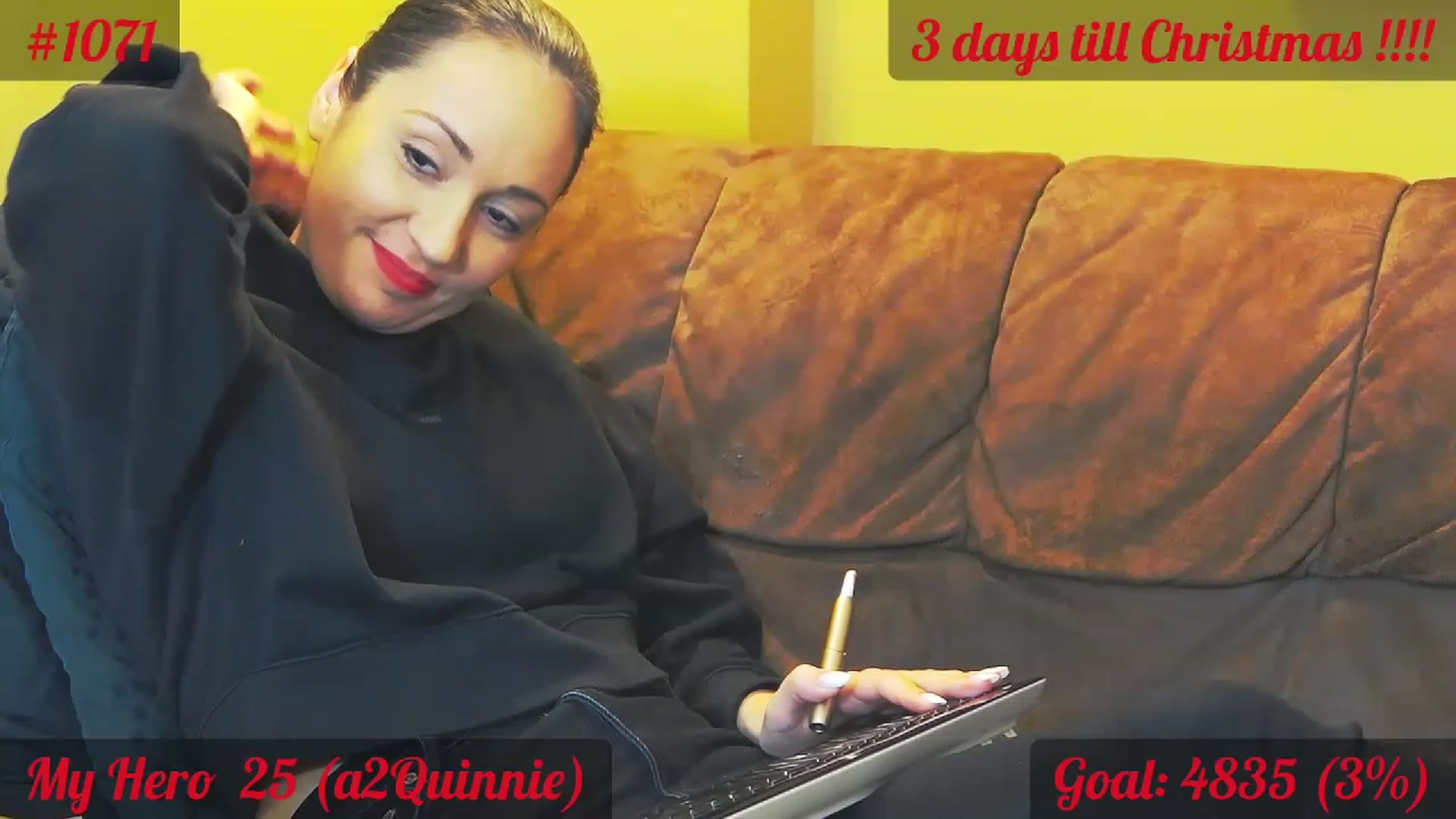 Gallery image thumbnail from QuinnieSmile's myfreecams stream on, 12/21/2022, 13:03 image 12 of 20