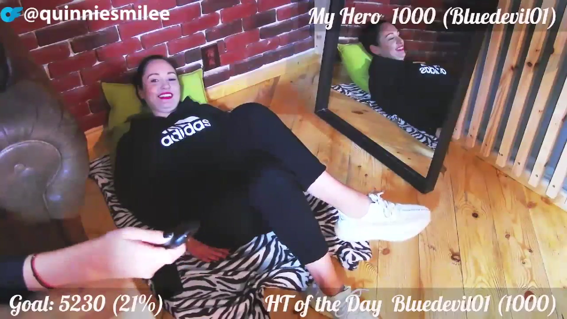 Gallery image thumbnail from QuinnieSmile's myfreecams stream on, 10/31/2023, 12:36 image 5 of 20