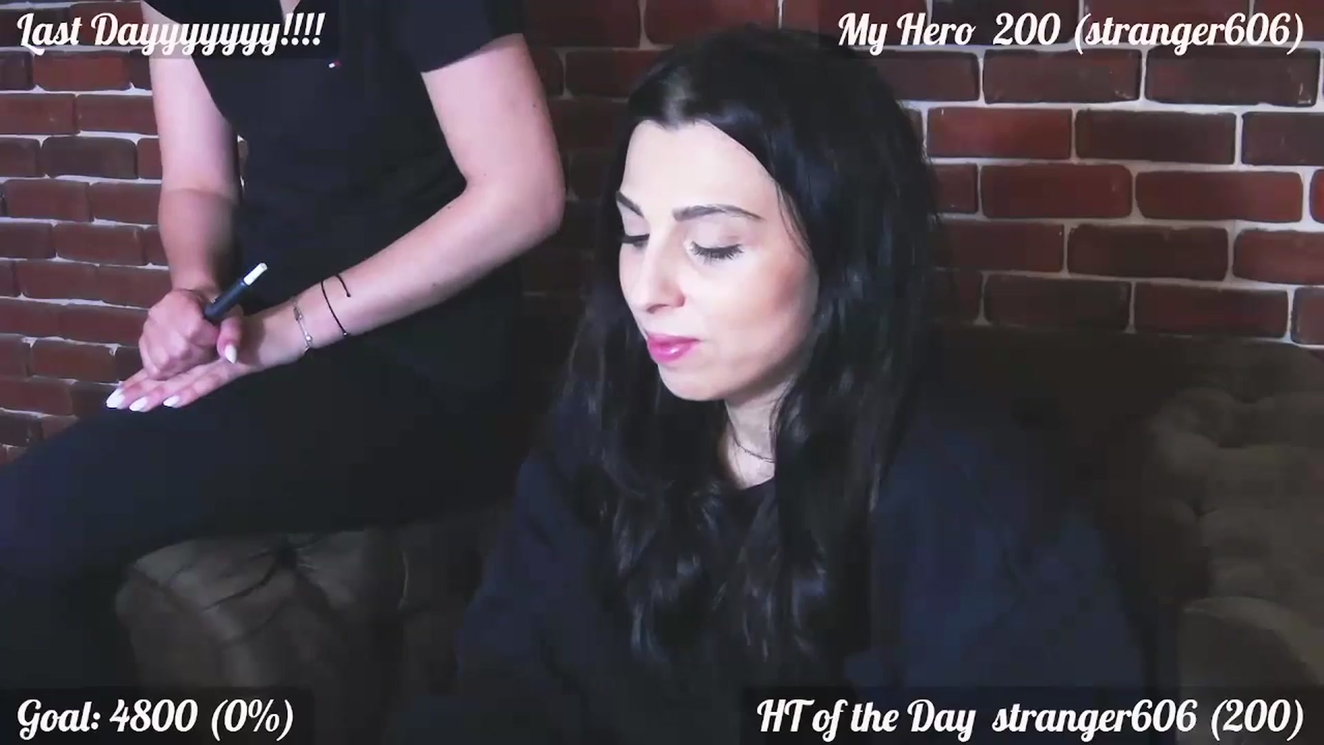 Gallery image thumbnail from QuinnieSmile's myfreecams stream on, 05/15/2024, 11:38 image 6 of 20