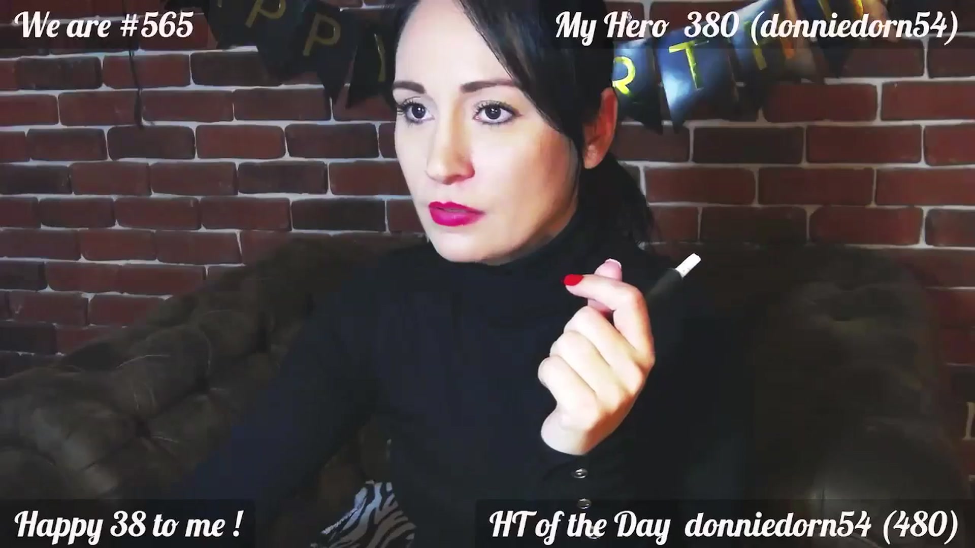 Gallery image thumbnail from QuinnieSmile's myfreecams stream on, 11/15/2024, 13:28 image 11 of 20