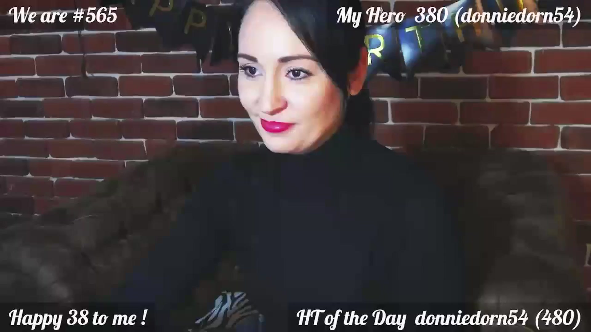 Gallery image thumbnail from QuinnieSmile's myfreecams stream on, 11/15/2024, 13:28 image 10 of 20