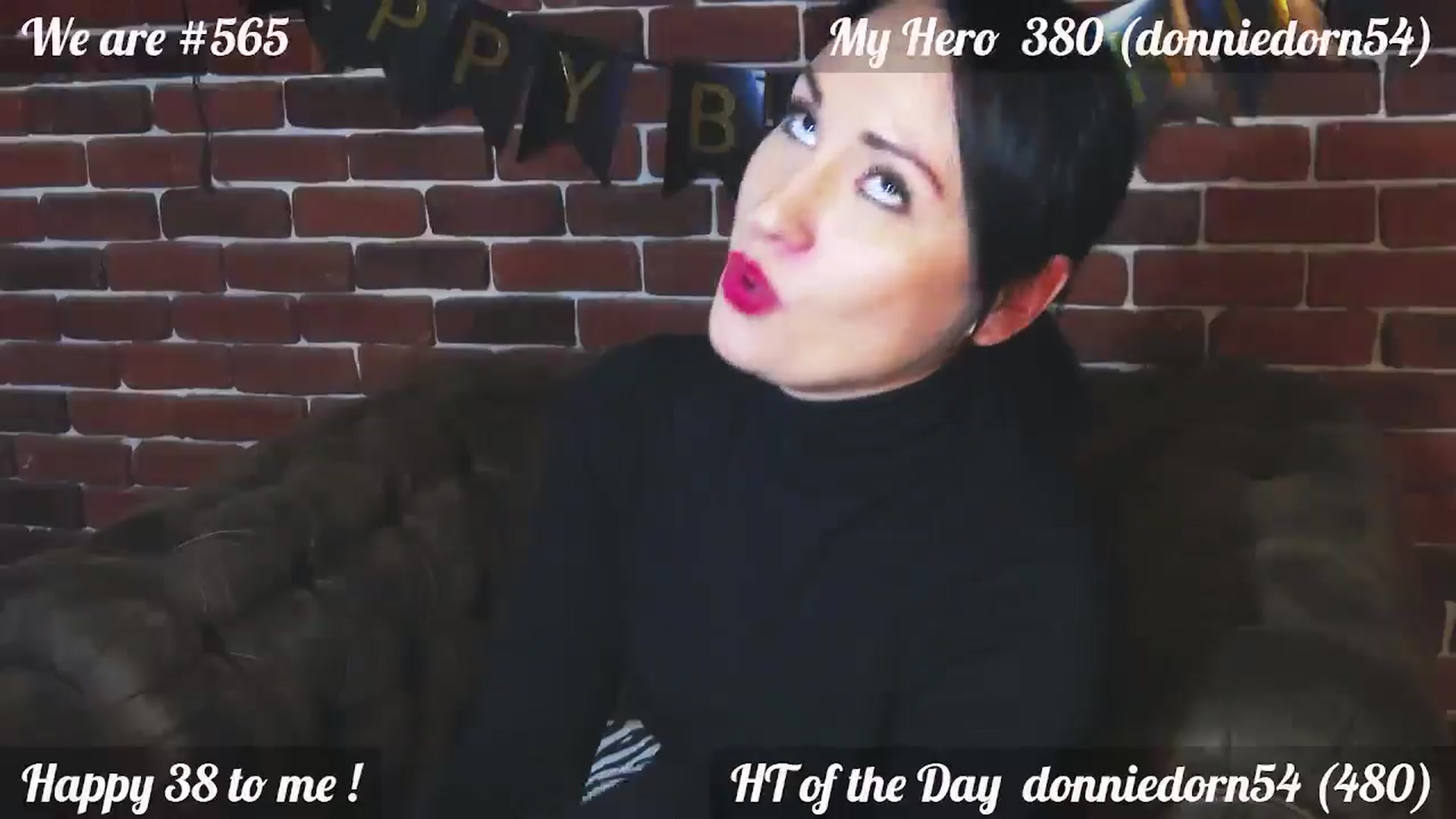 Gallery image thumbnail from QuinnieSmile's myfreecams stream on, 11/15/2024, 13:28 image 9 of 20