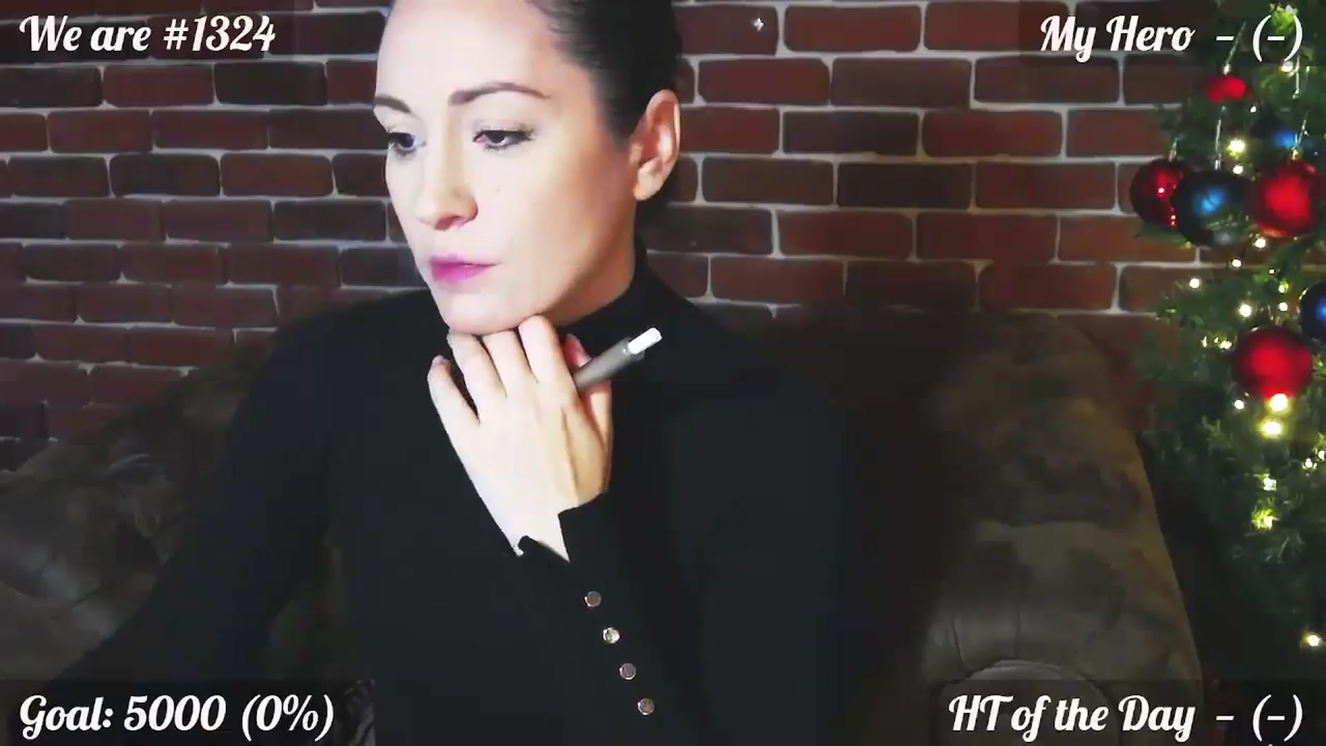 Gallery image thumbnail from QuinnieSmile's myfreecams stream on, 12/27/2024, 08:33 image 7 of 20