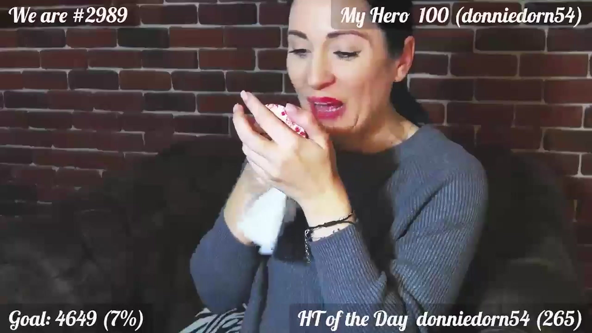 Gallery image thumbnail from QuinnieSmile's myfreecams stream on, 01/03/2025, 13:06 image 16 of 20